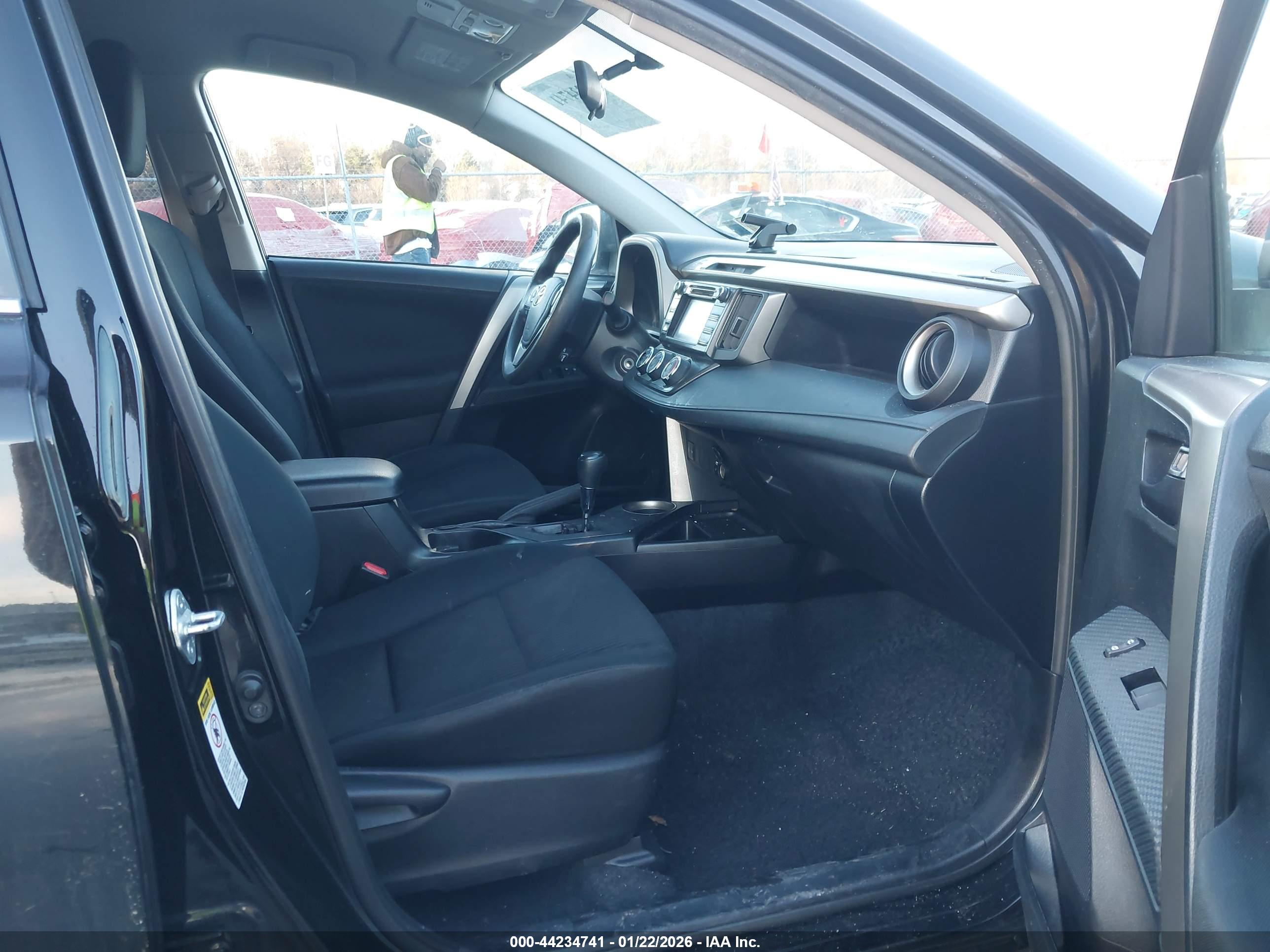 TOYOTA RAV4 image 5