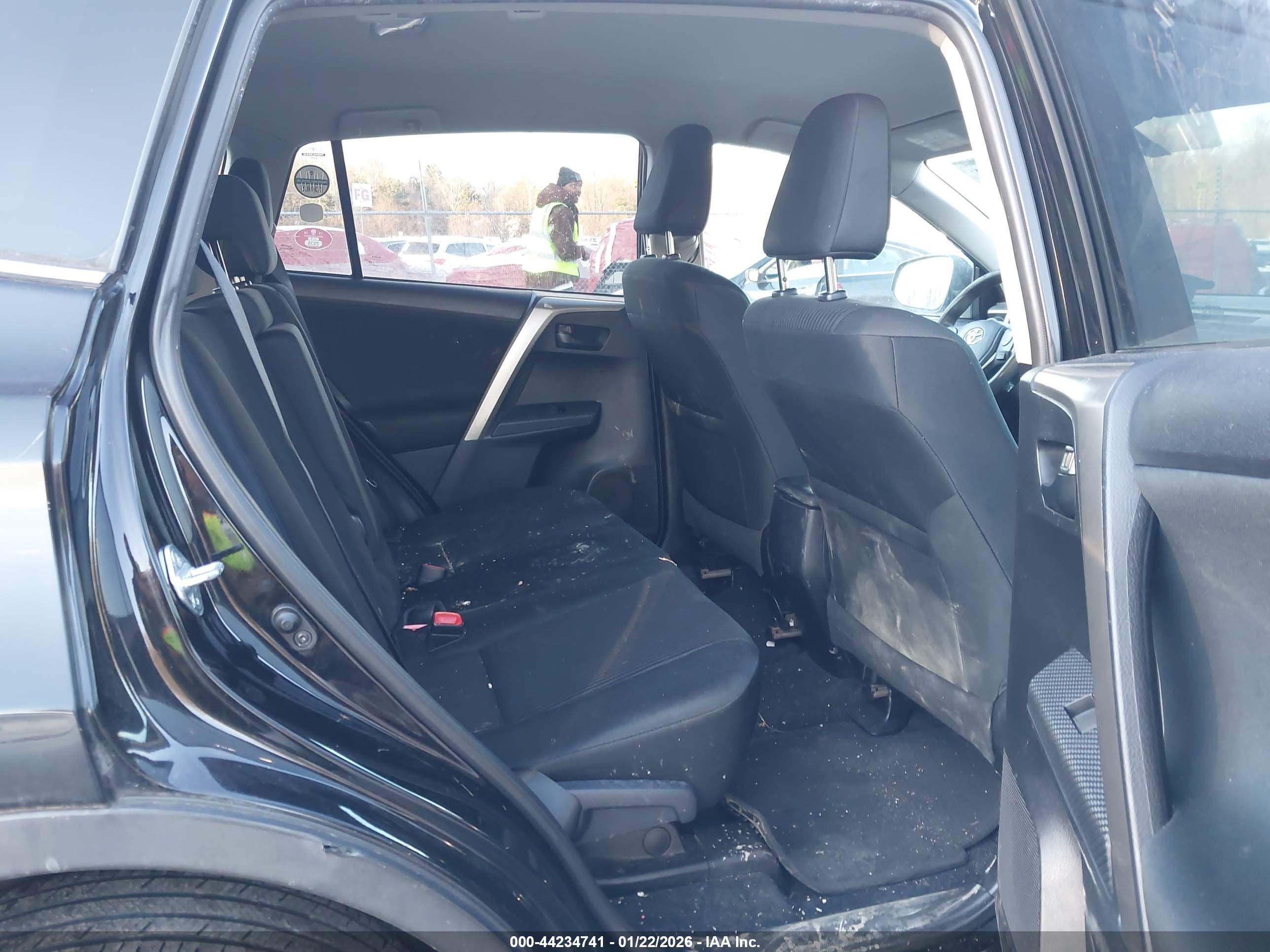 TOYOTA RAV4 image 8