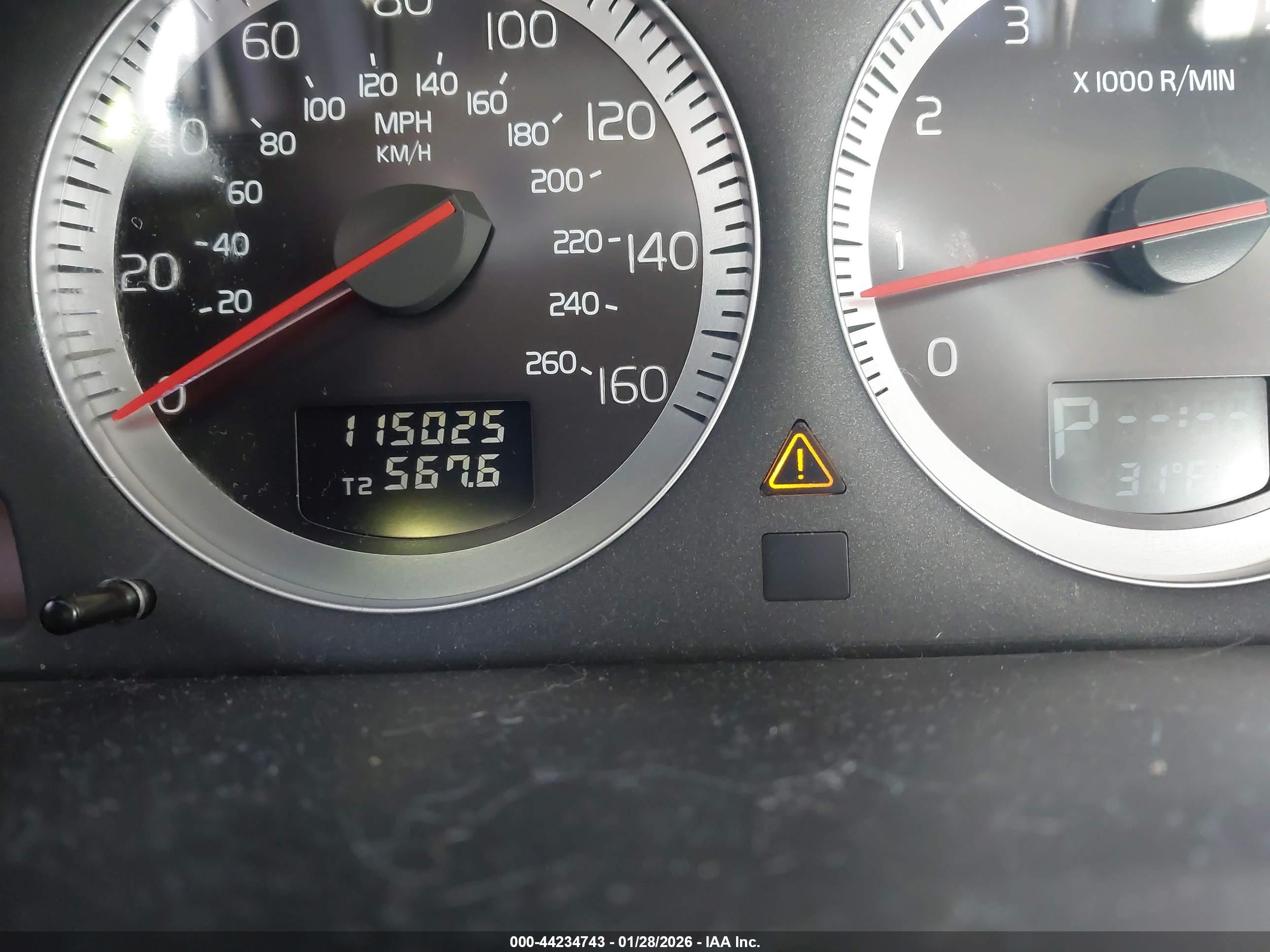 VOLVO XC90 image 7