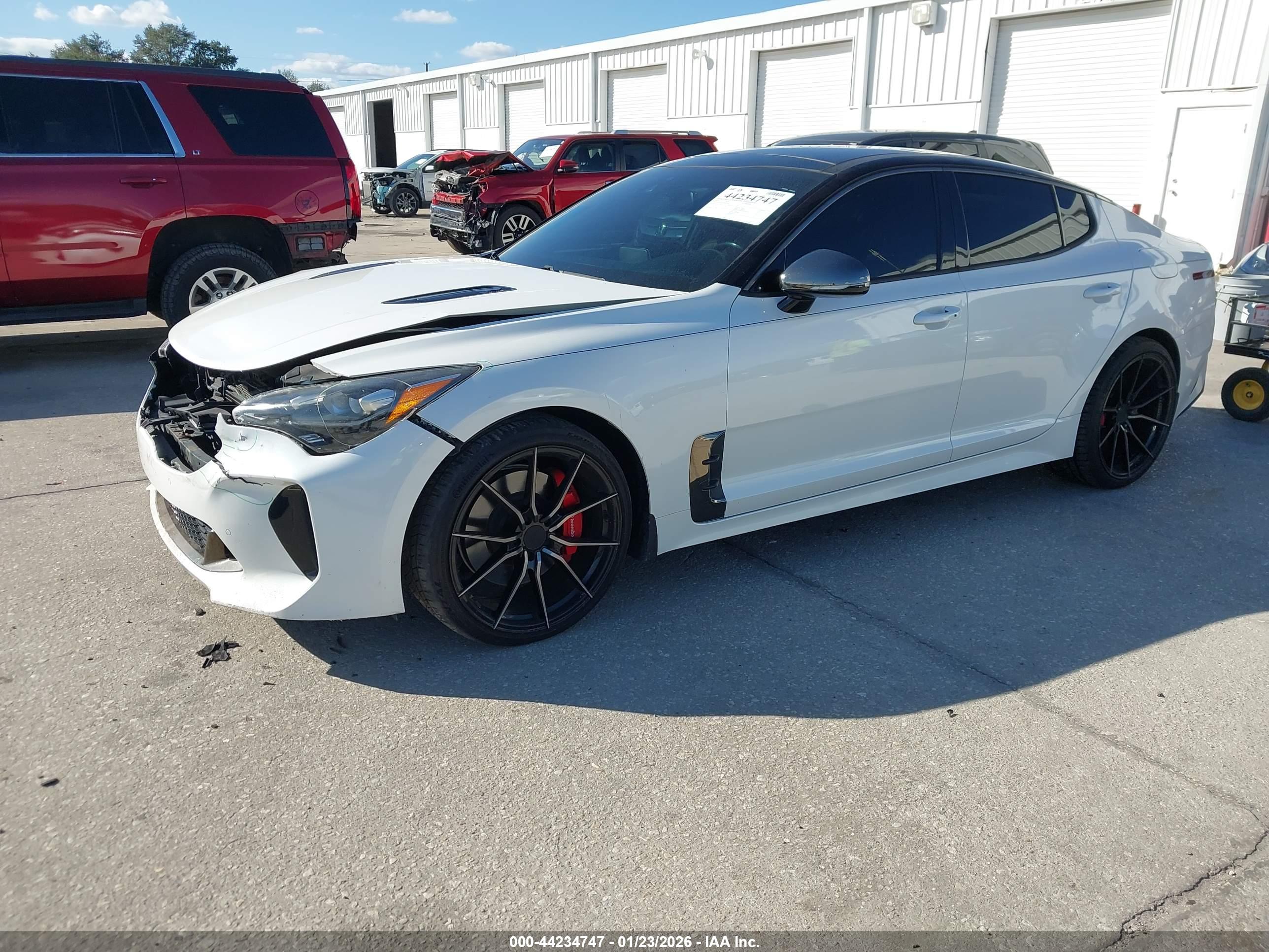 KIA STINGER image 2