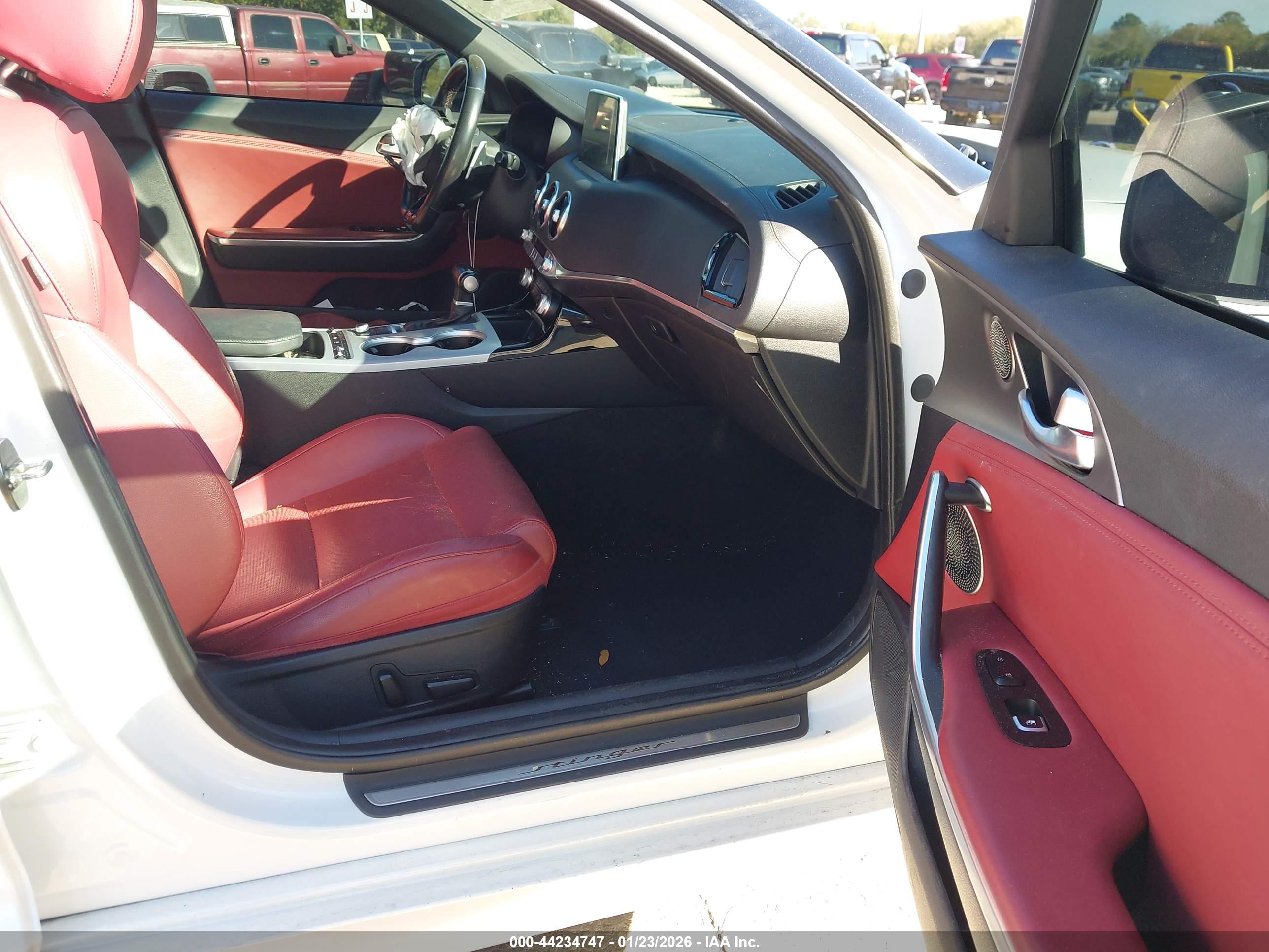 KIA STINGER image 5