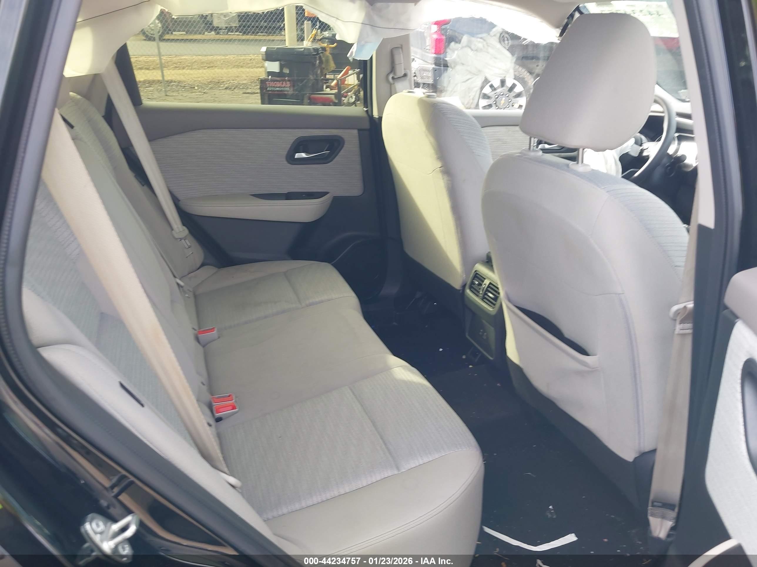 NISSAN ROGUE image 8