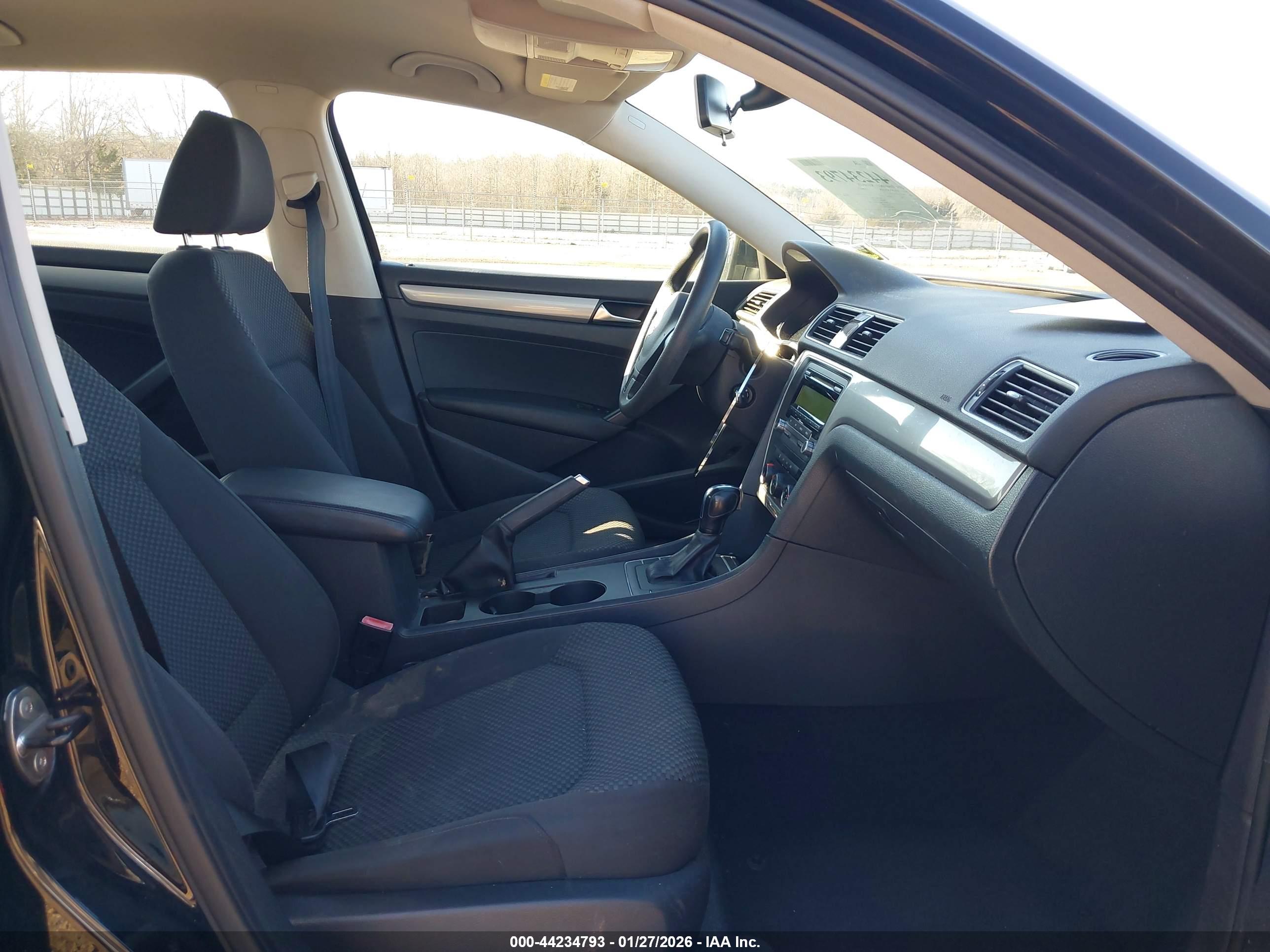 VOLKSWAGEN PASSAT image 5