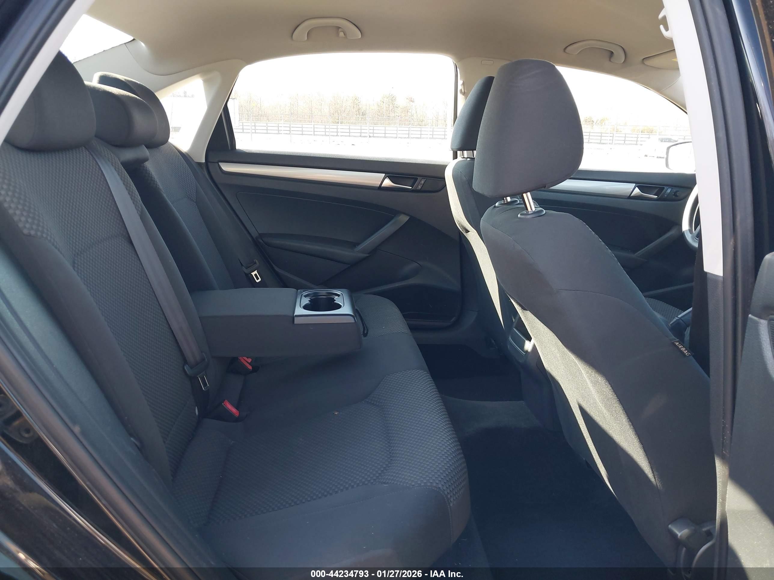 VOLKSWAGEN PASSAT image 8