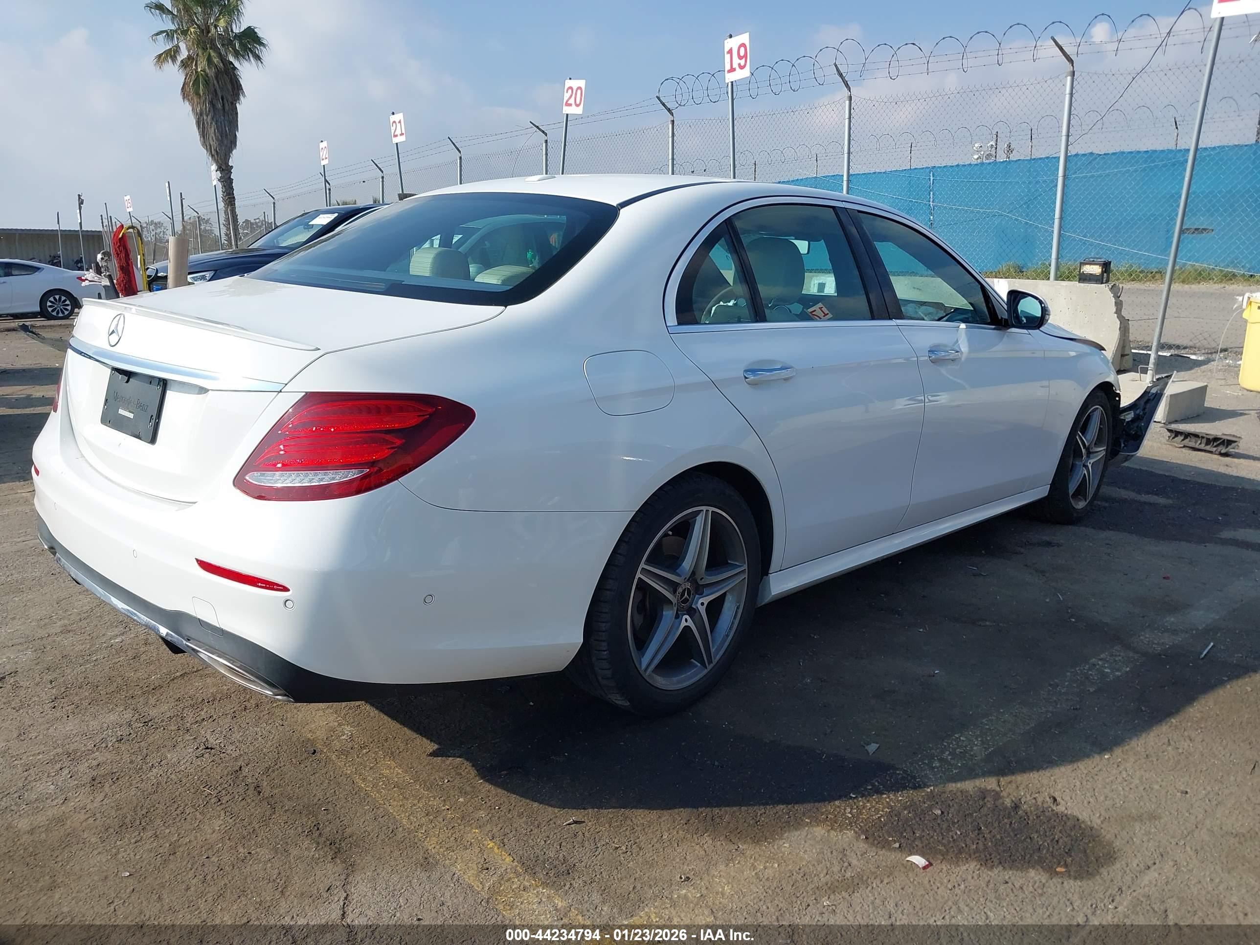 MERCEDES-BENZ E image 4