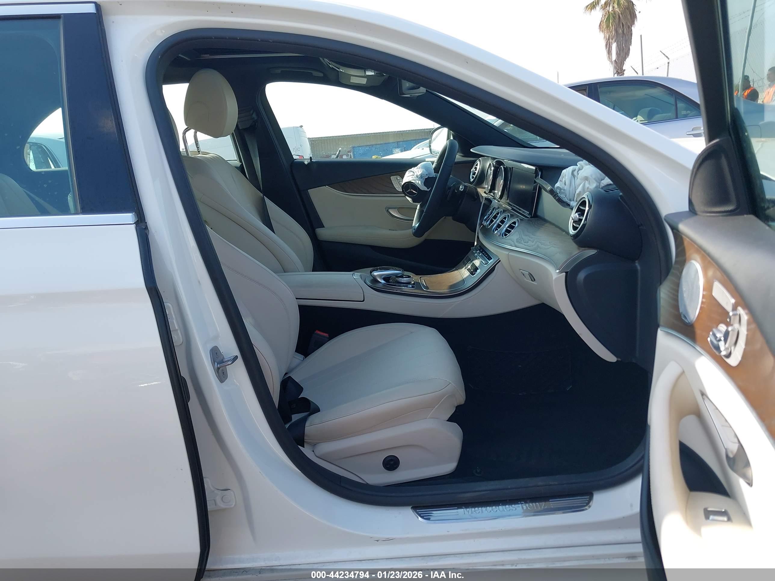 MERCEDES-BENZ E image 5