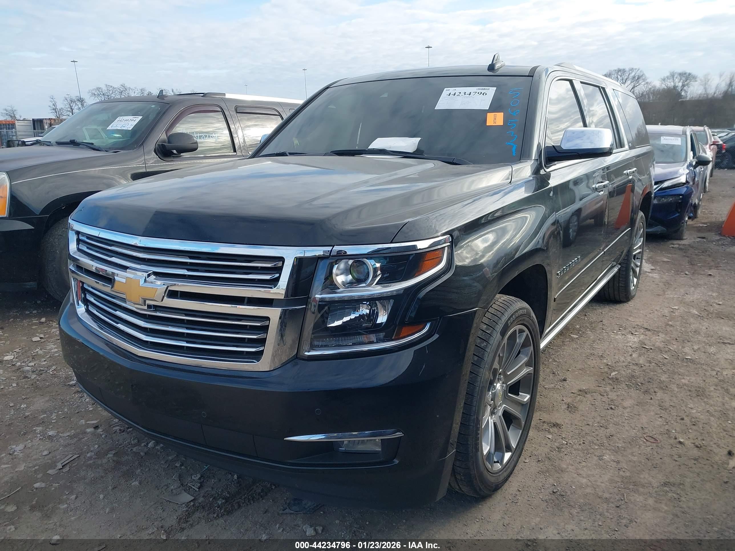 CHEVROLET SUBURBAN image 2