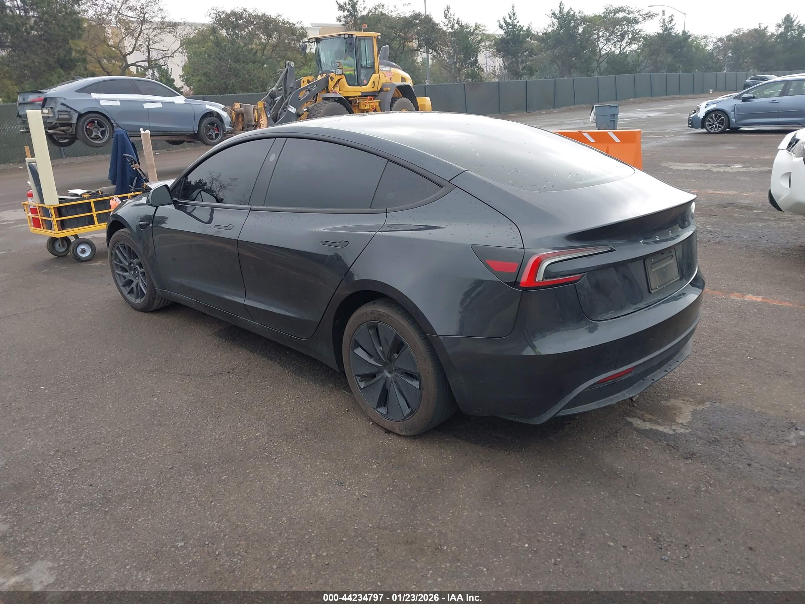 TESLA MODEL image 3
