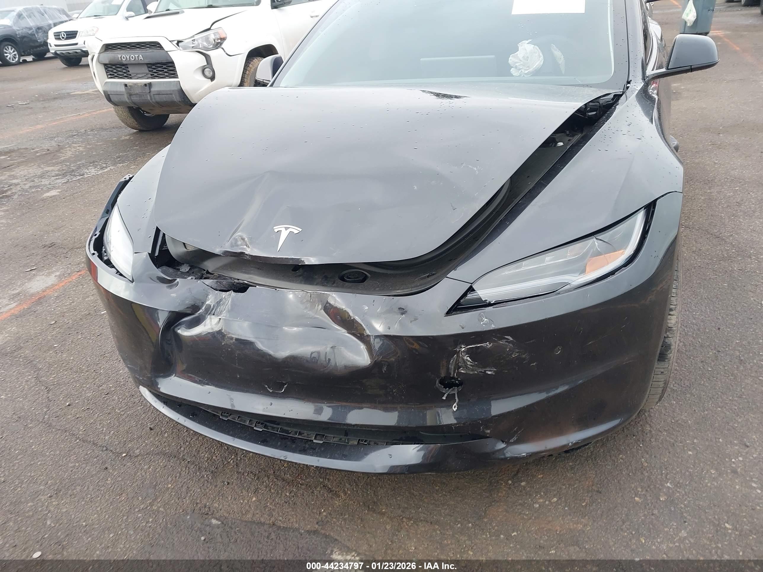 TESLA MODEL image 6