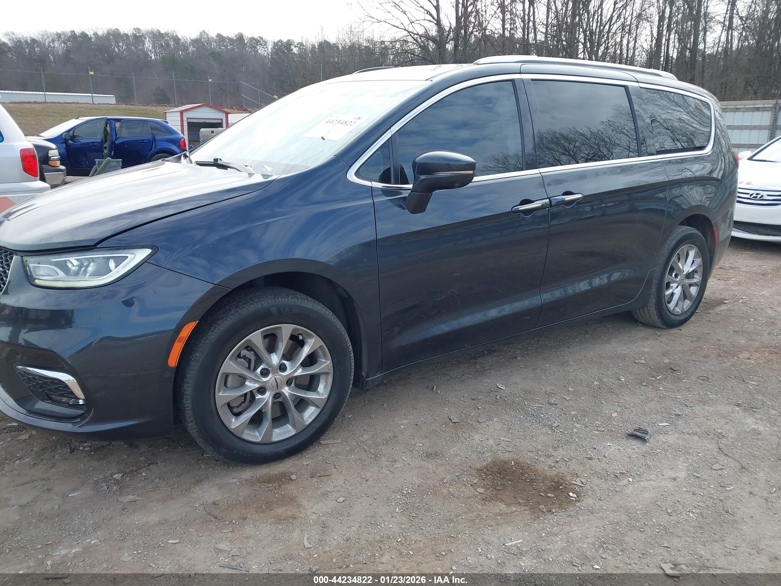 CHRYSLER PACIFICA image 2
