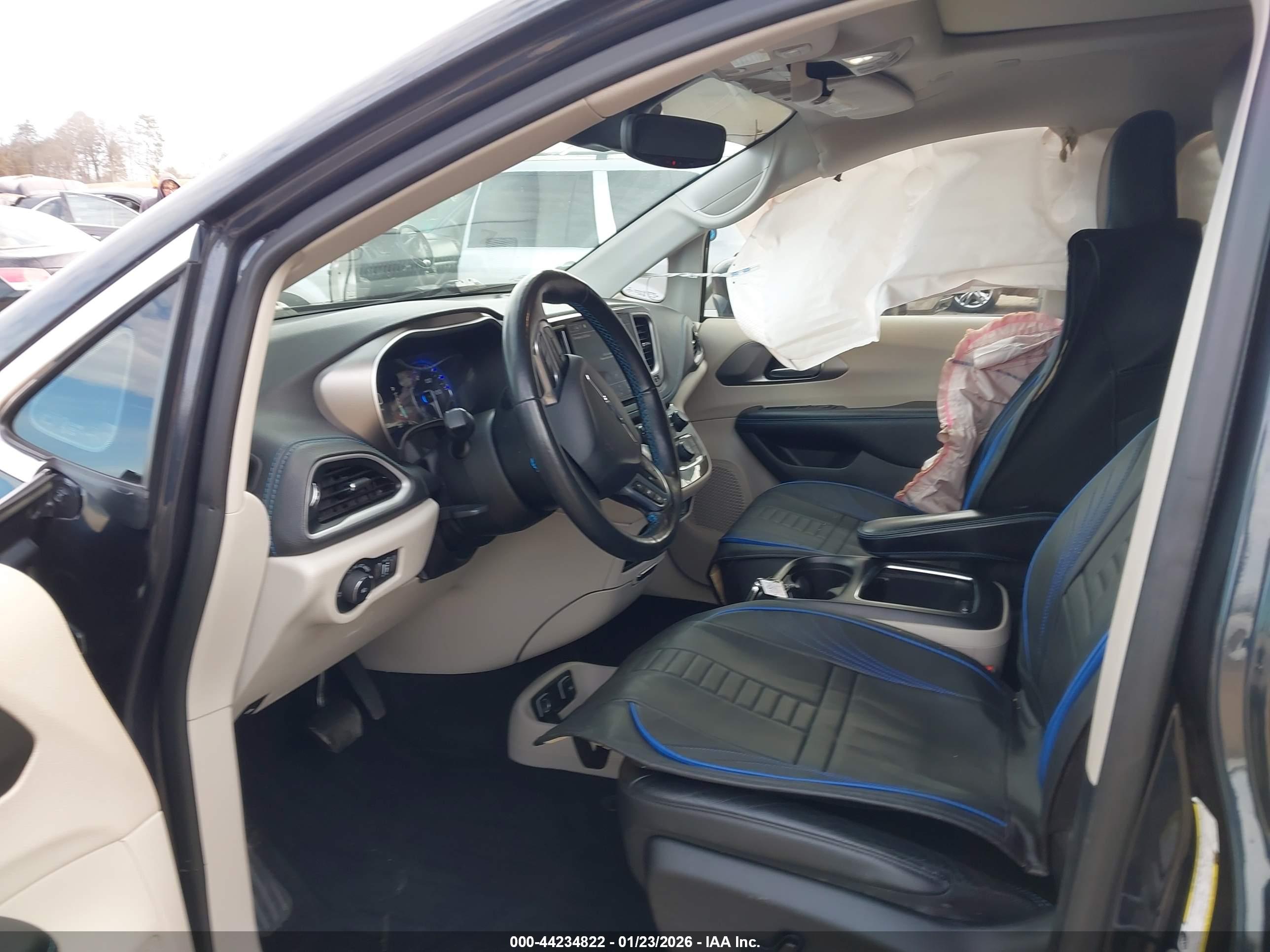 CHRYSLER PACIFICA image 5