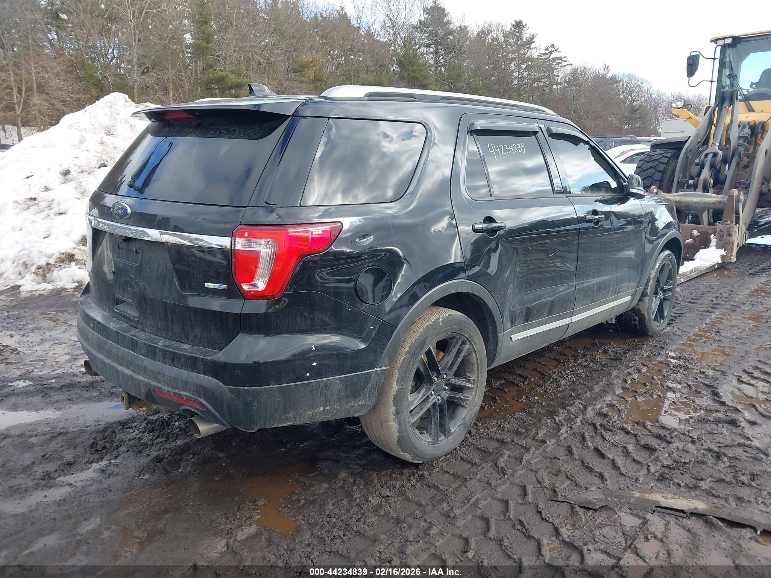 FORD EXPLORER image 4