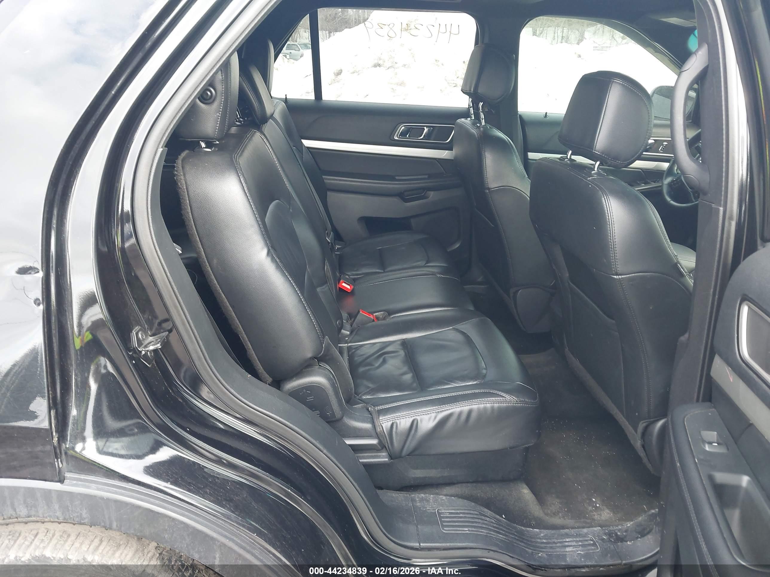 FORD EXPLORER image 8