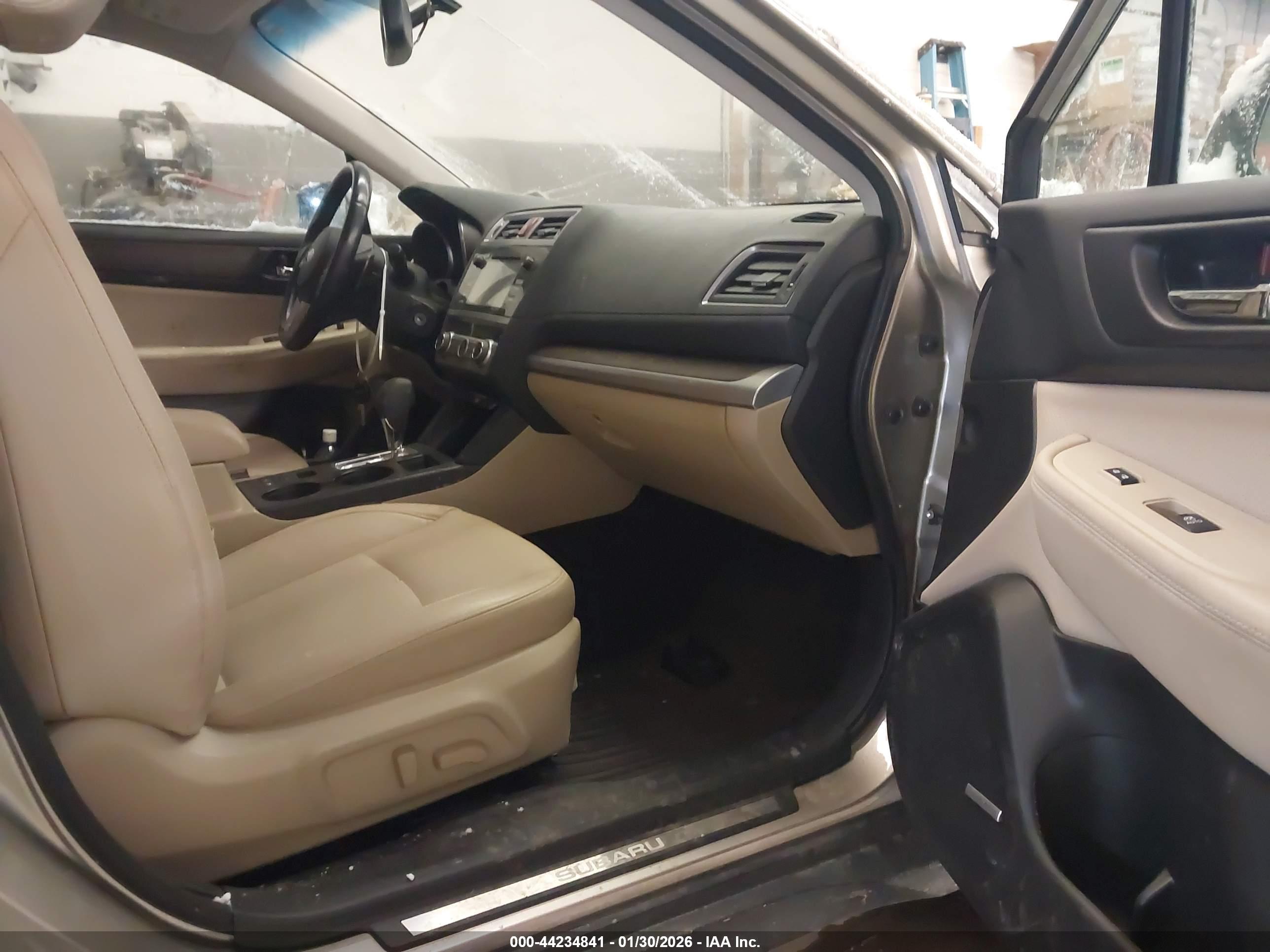 SUBARU OUTBACK image 5