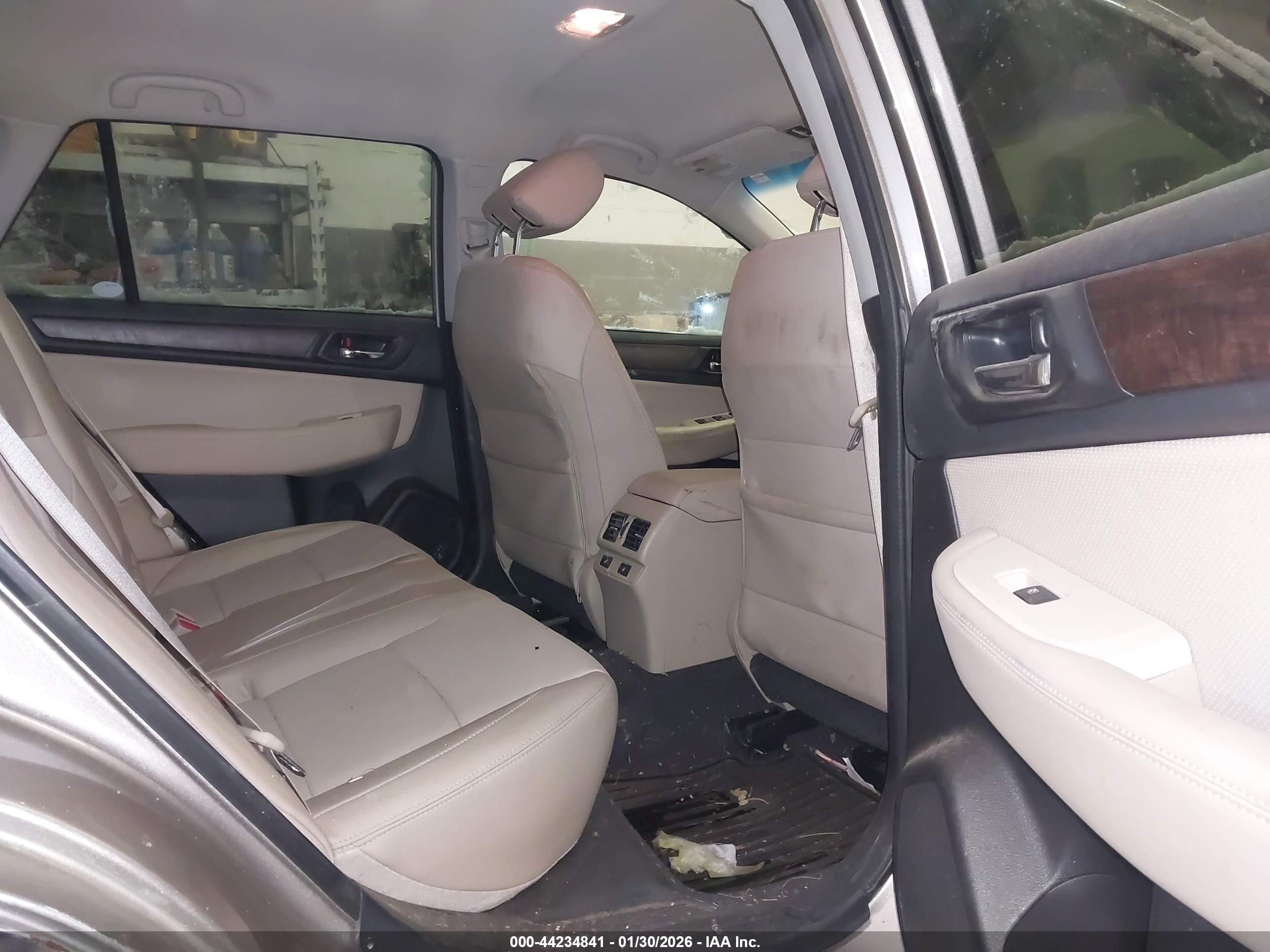 SUBARU OUTBACK image 8