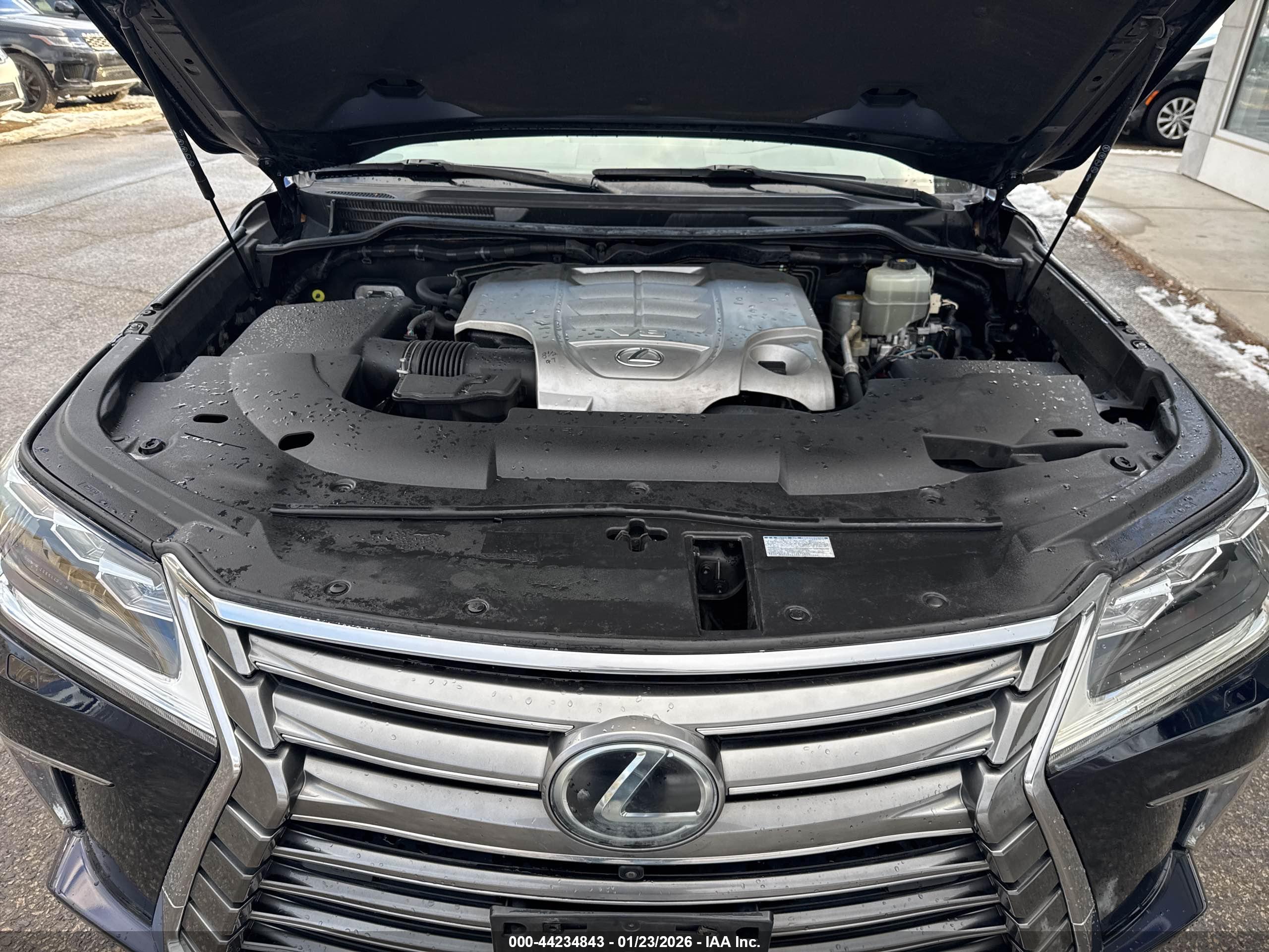 LEXUS LX image 10