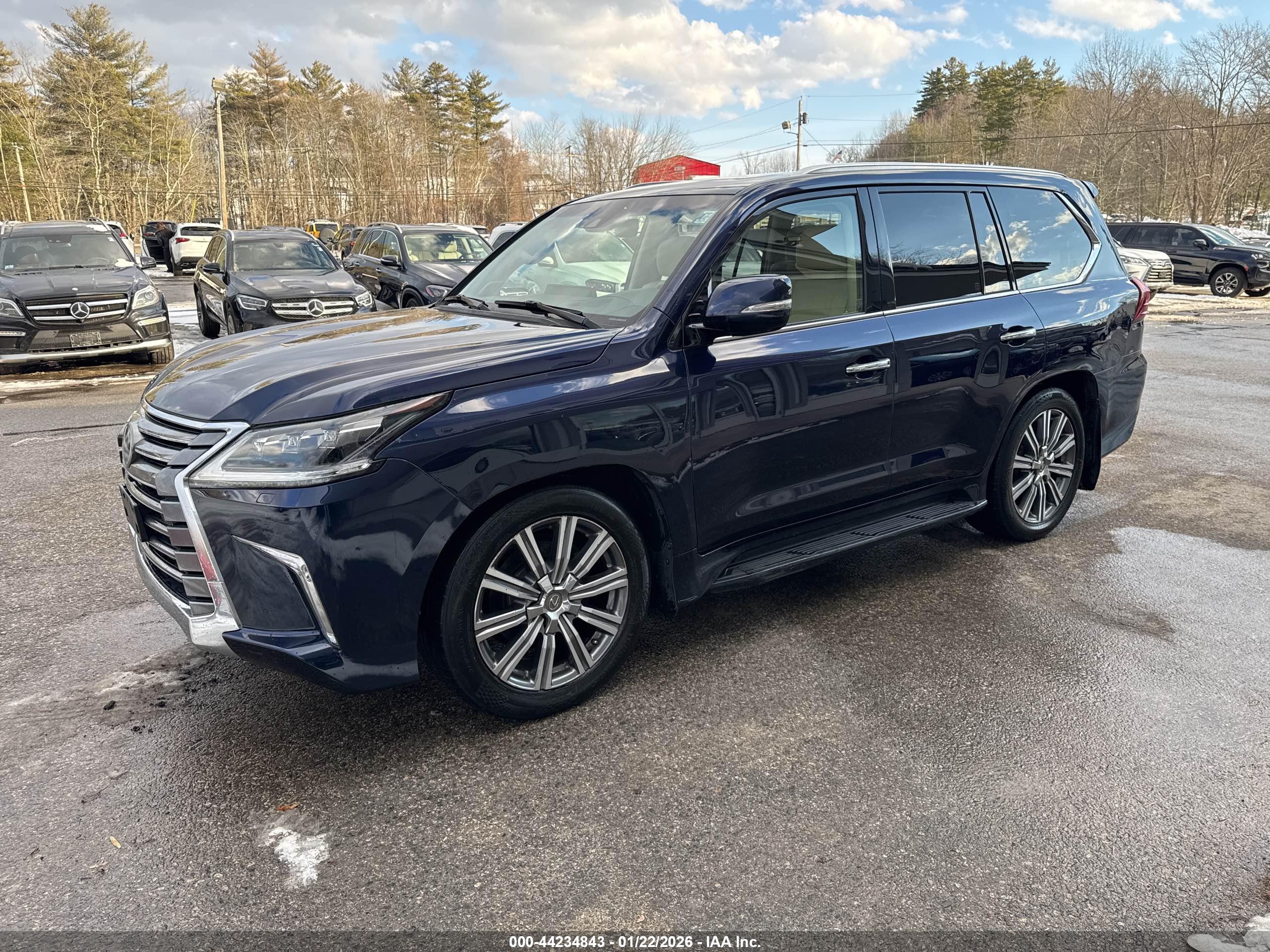 LEXUS LX image 2