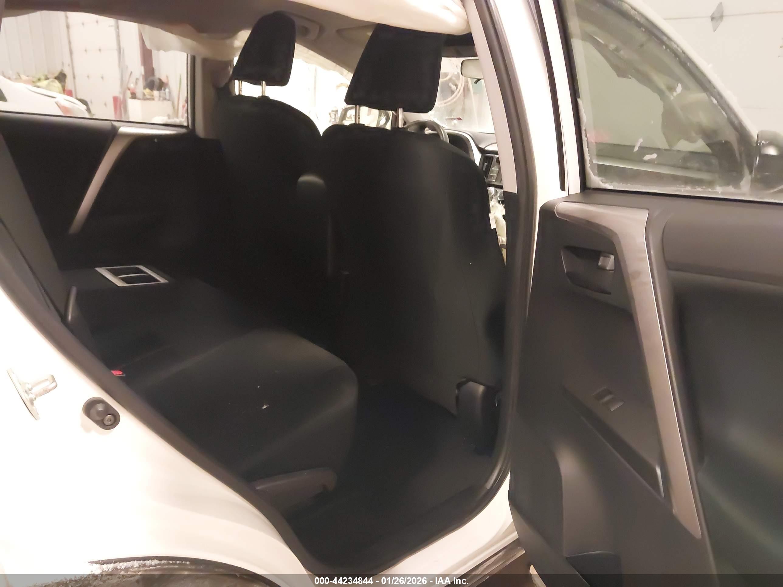 TOYOTA RAV4 image 8