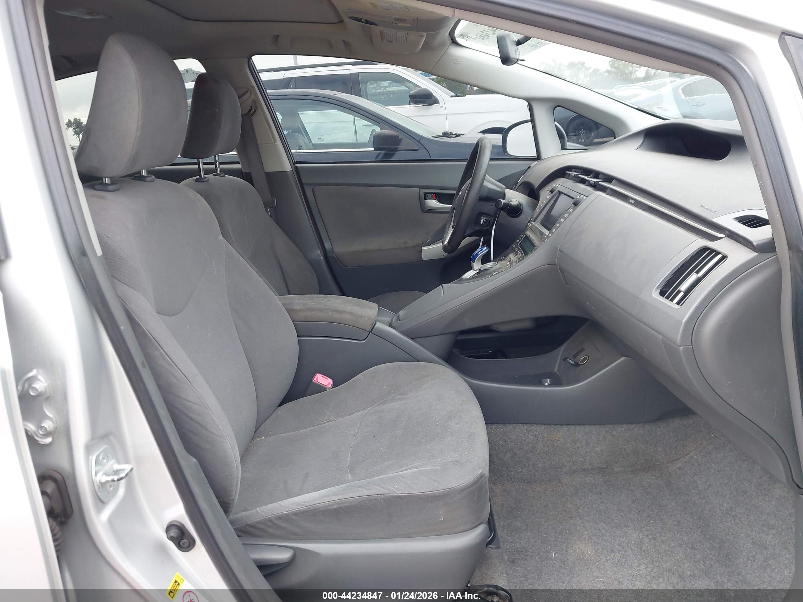 TOYOTA PRIUS image 5