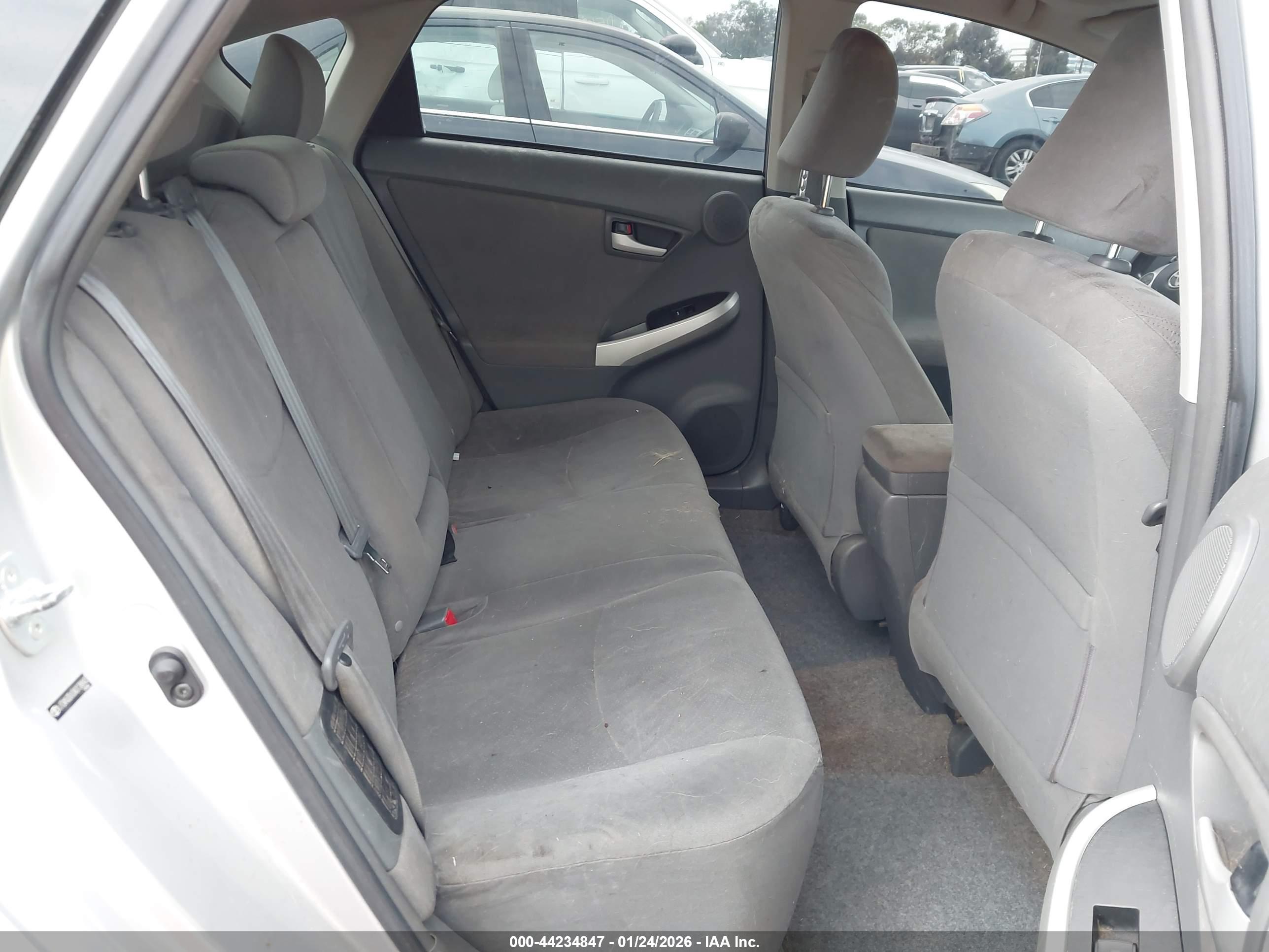 TOYOTA PRIUS image 8