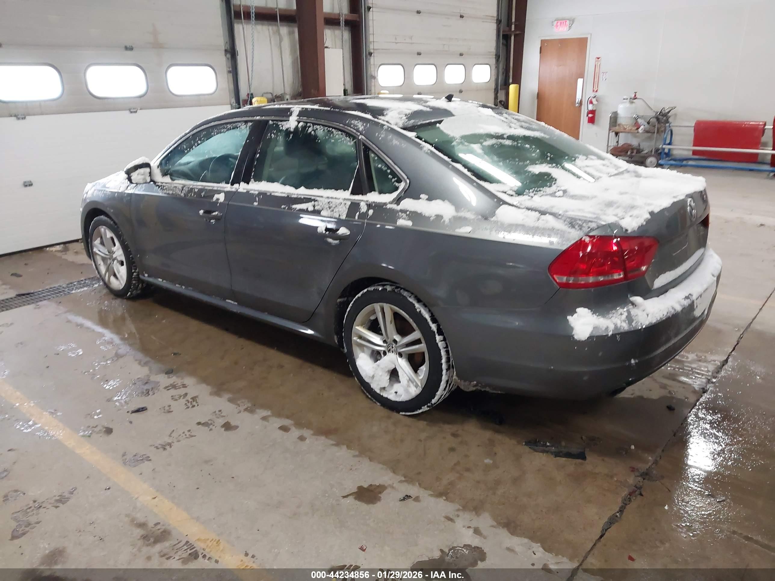 VOLKSWAGEN PASSAT image 3