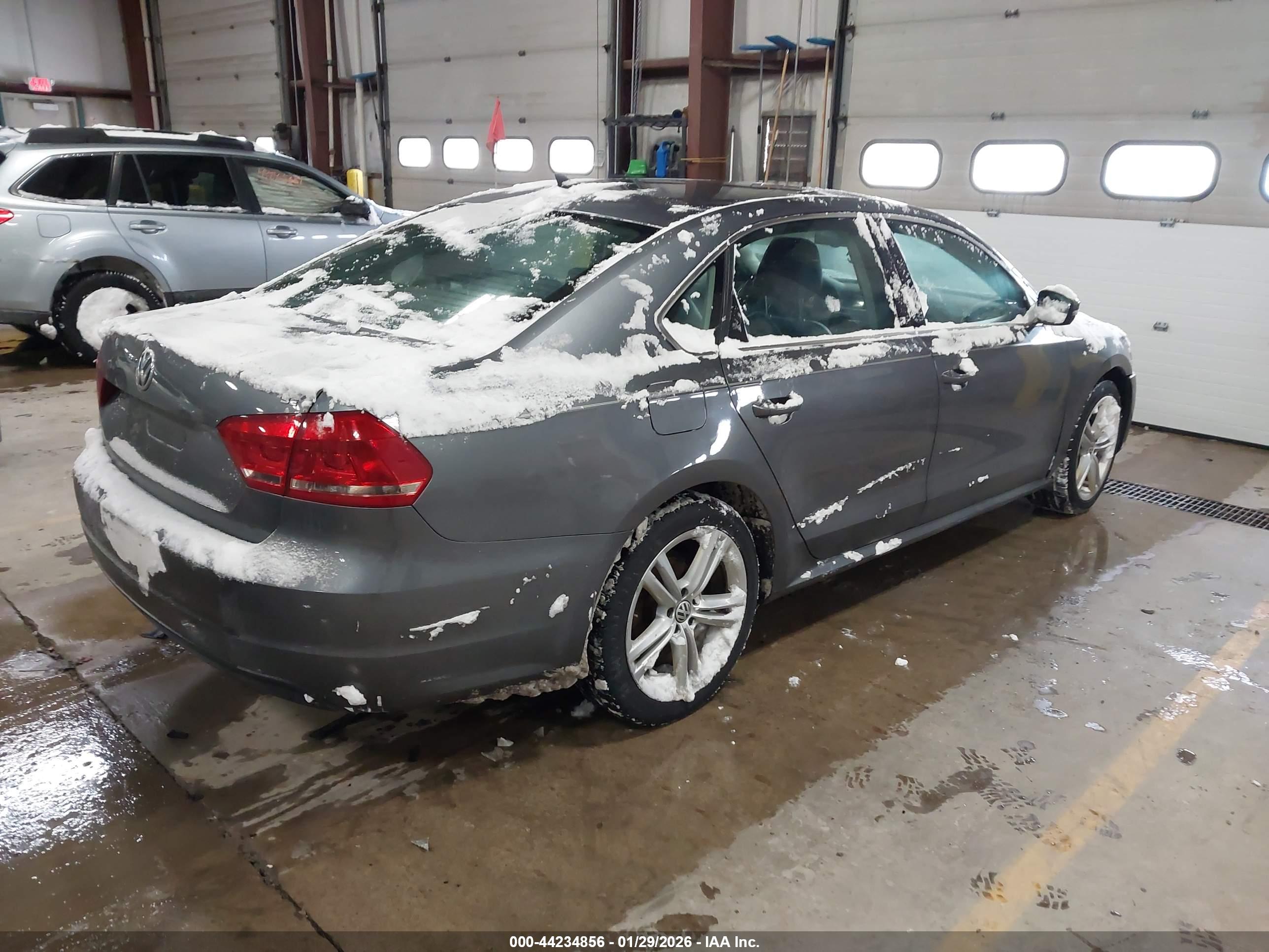 VOLKSWAGEN PASSAT image 4