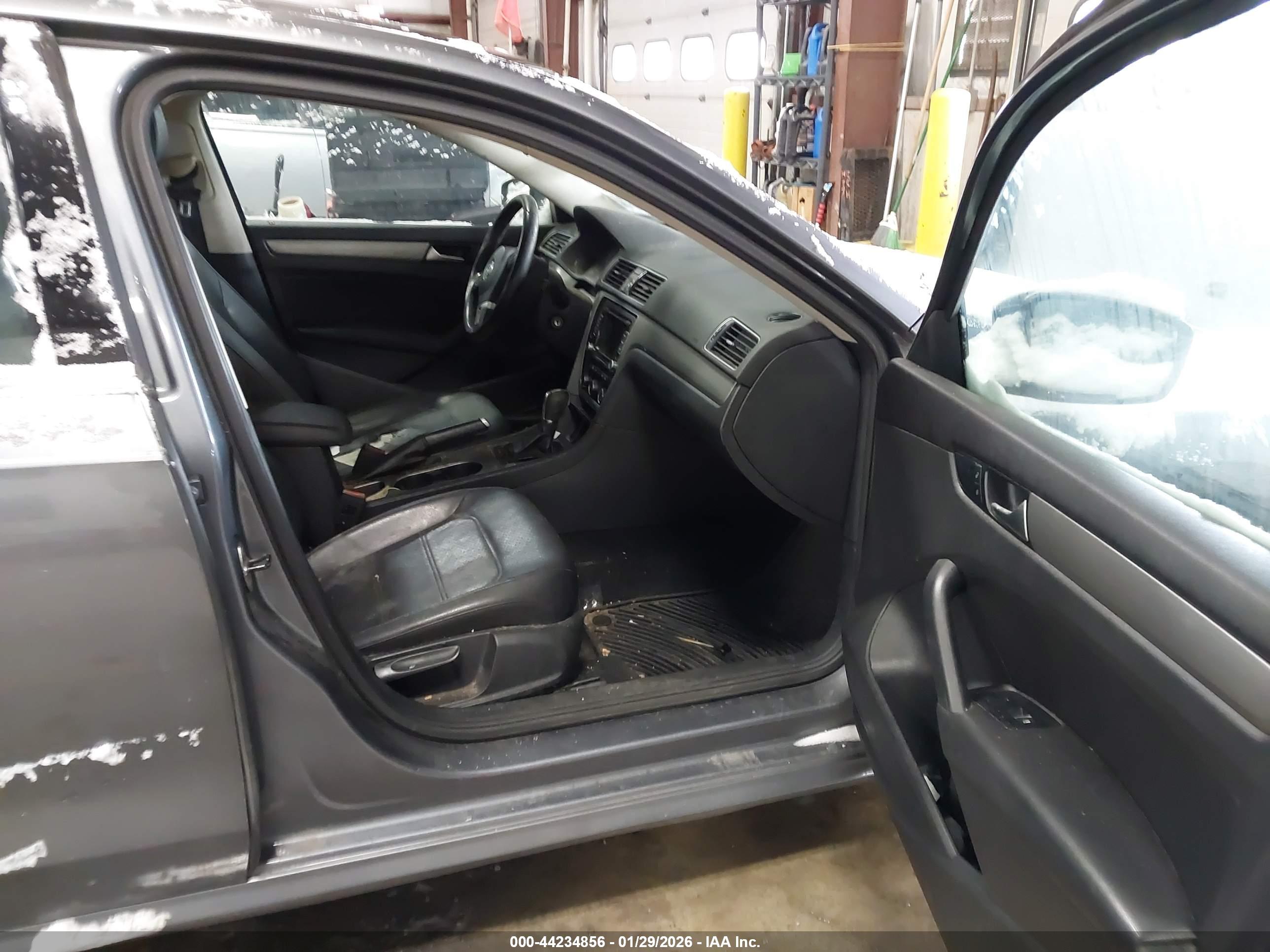 VOLKSWAGEN PASSAT image 5