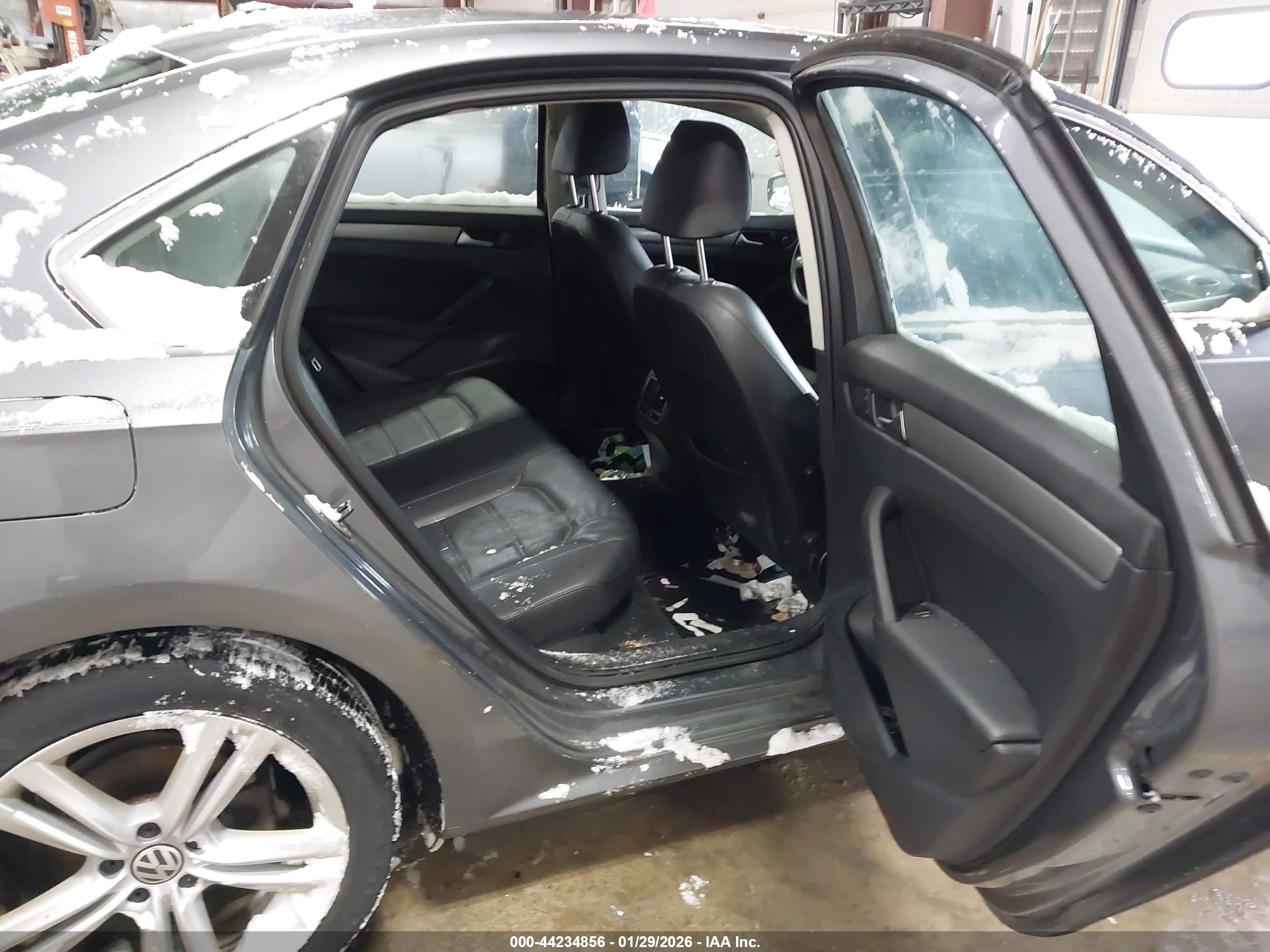 VOLKSWAGEN PASSAT image 8