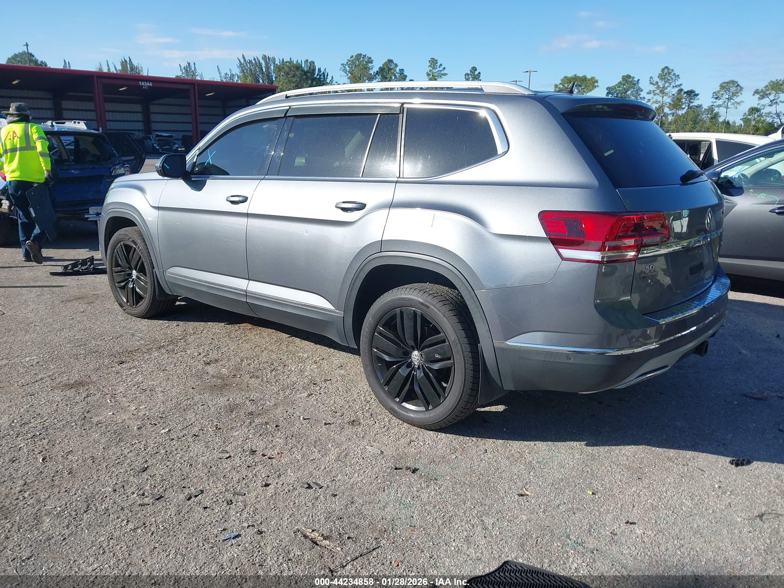 VOLKSWAGEN ATLAS image 3