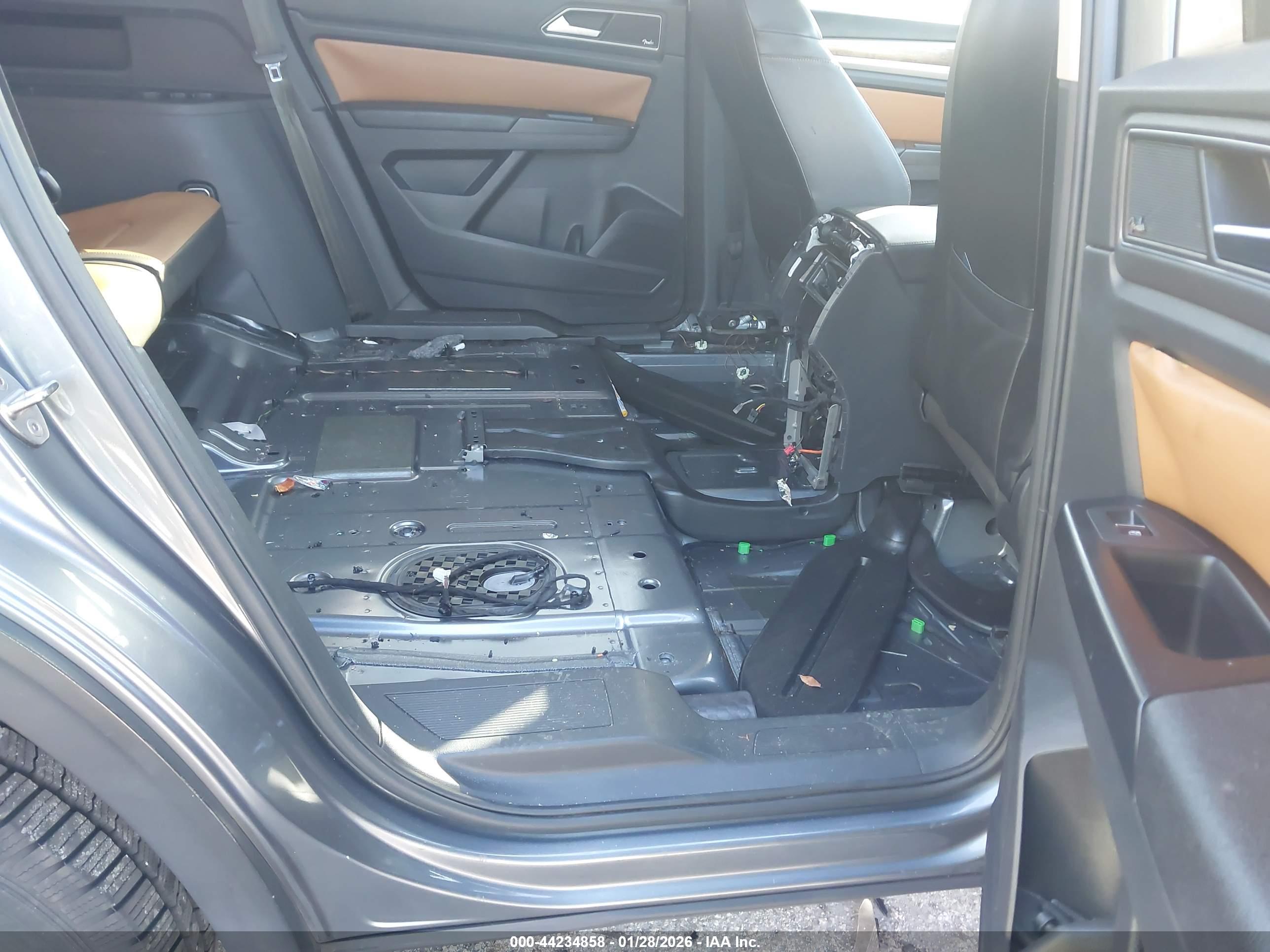 VOLKSWAGEN ATLAS image 8