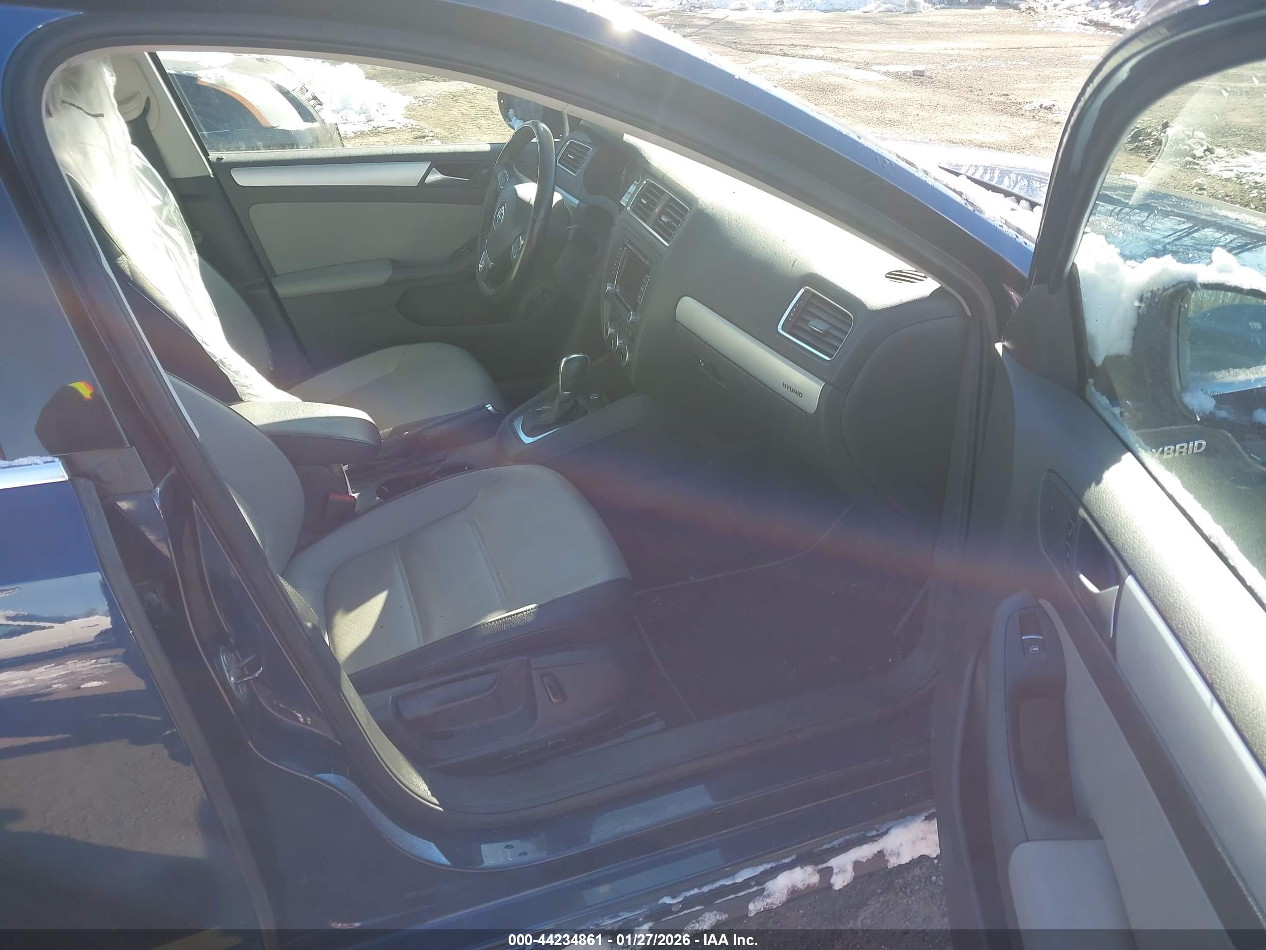 VOLKSWAGEN JETTA image 5