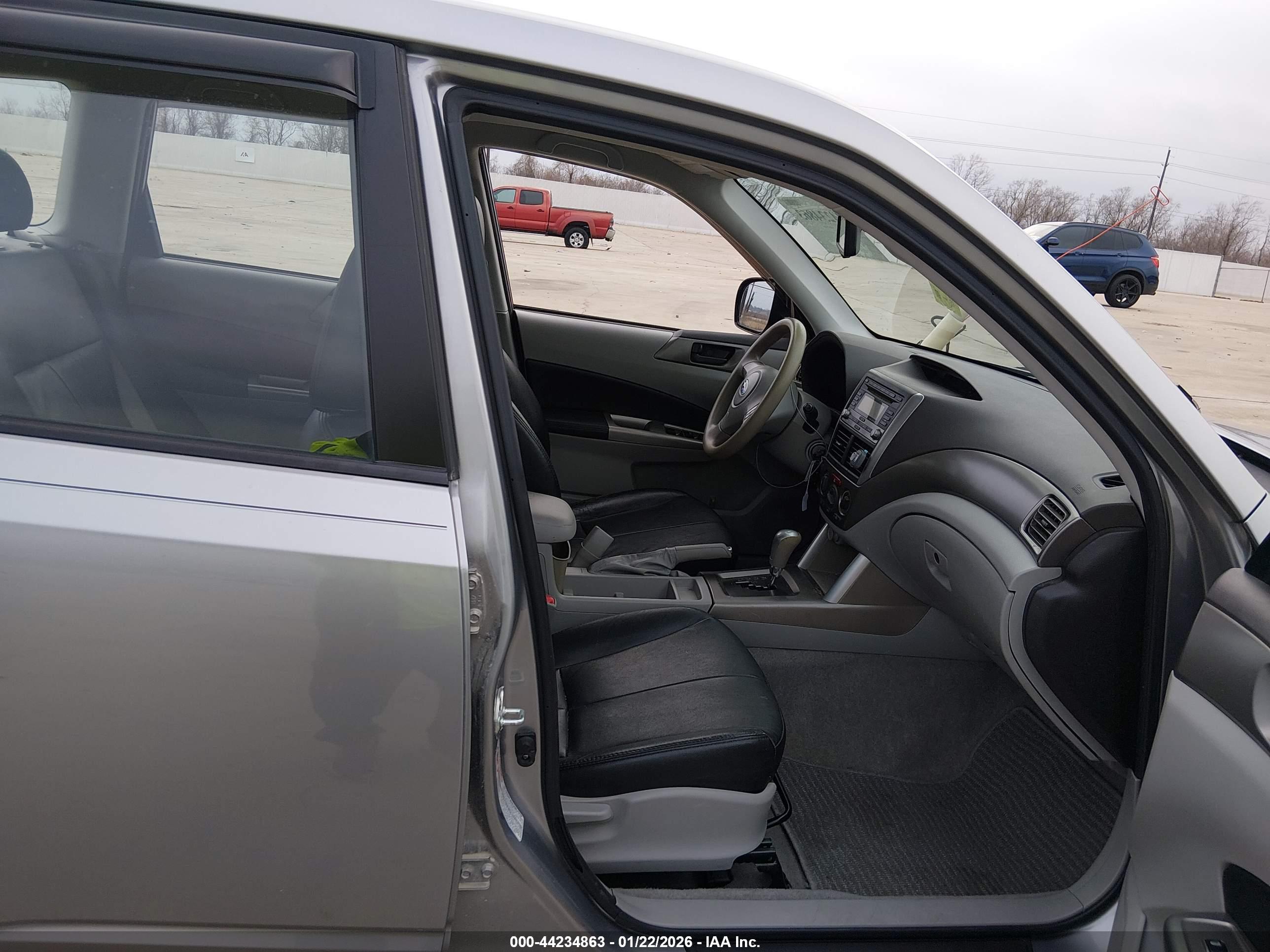SUBARU FORESTER image 5