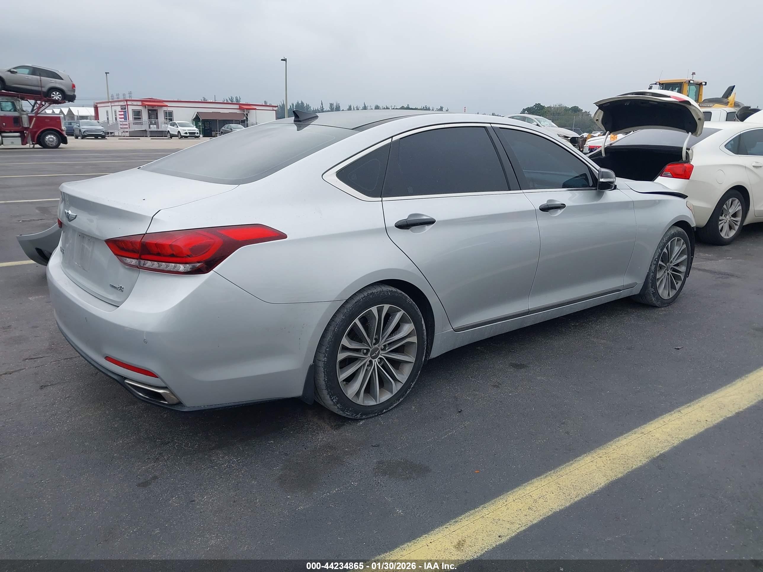 HYUNDAI GENESIS image 4