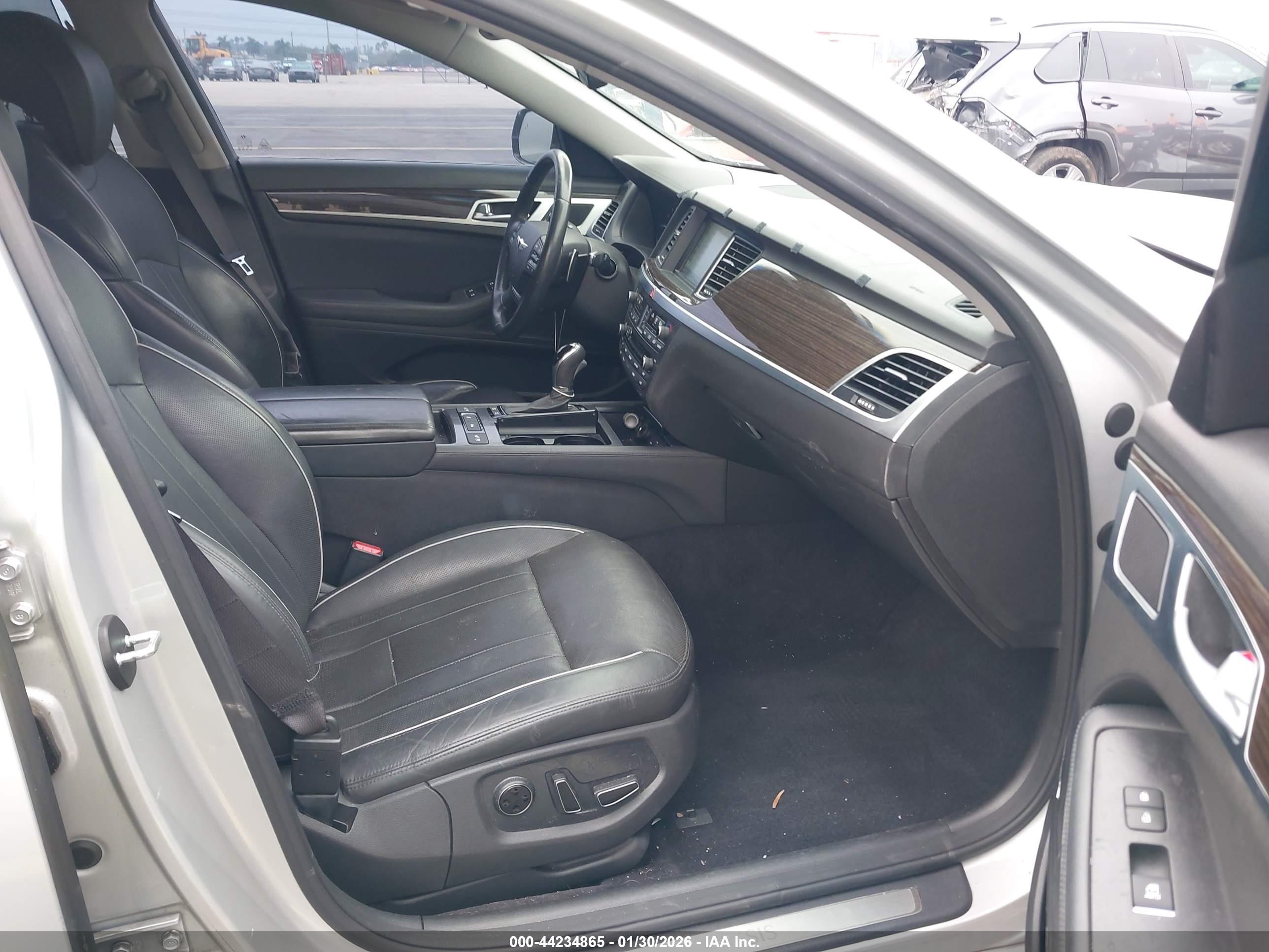 HYUNDAI GENESIS image 5