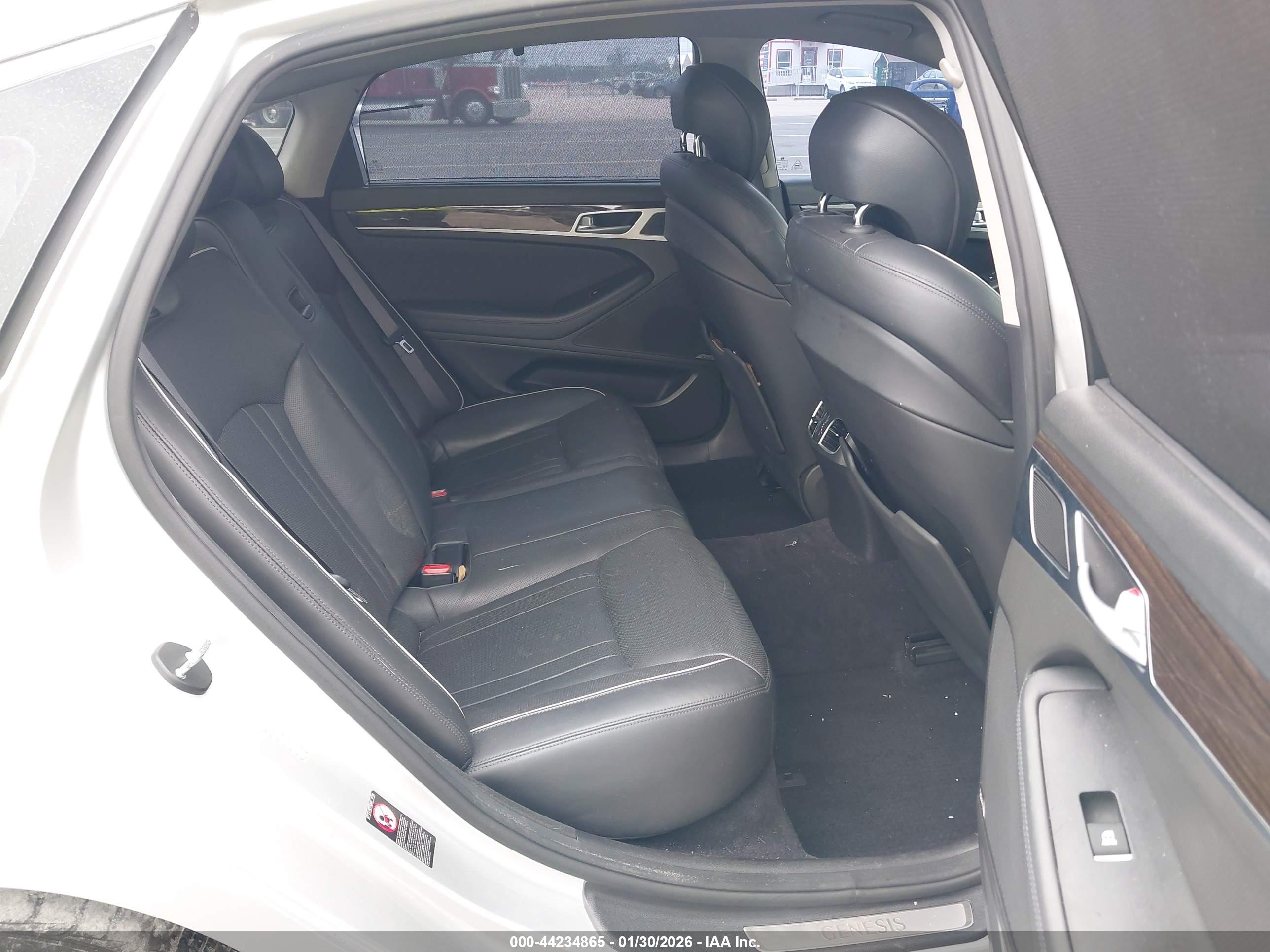 HYUNDAI GENESIS image 8