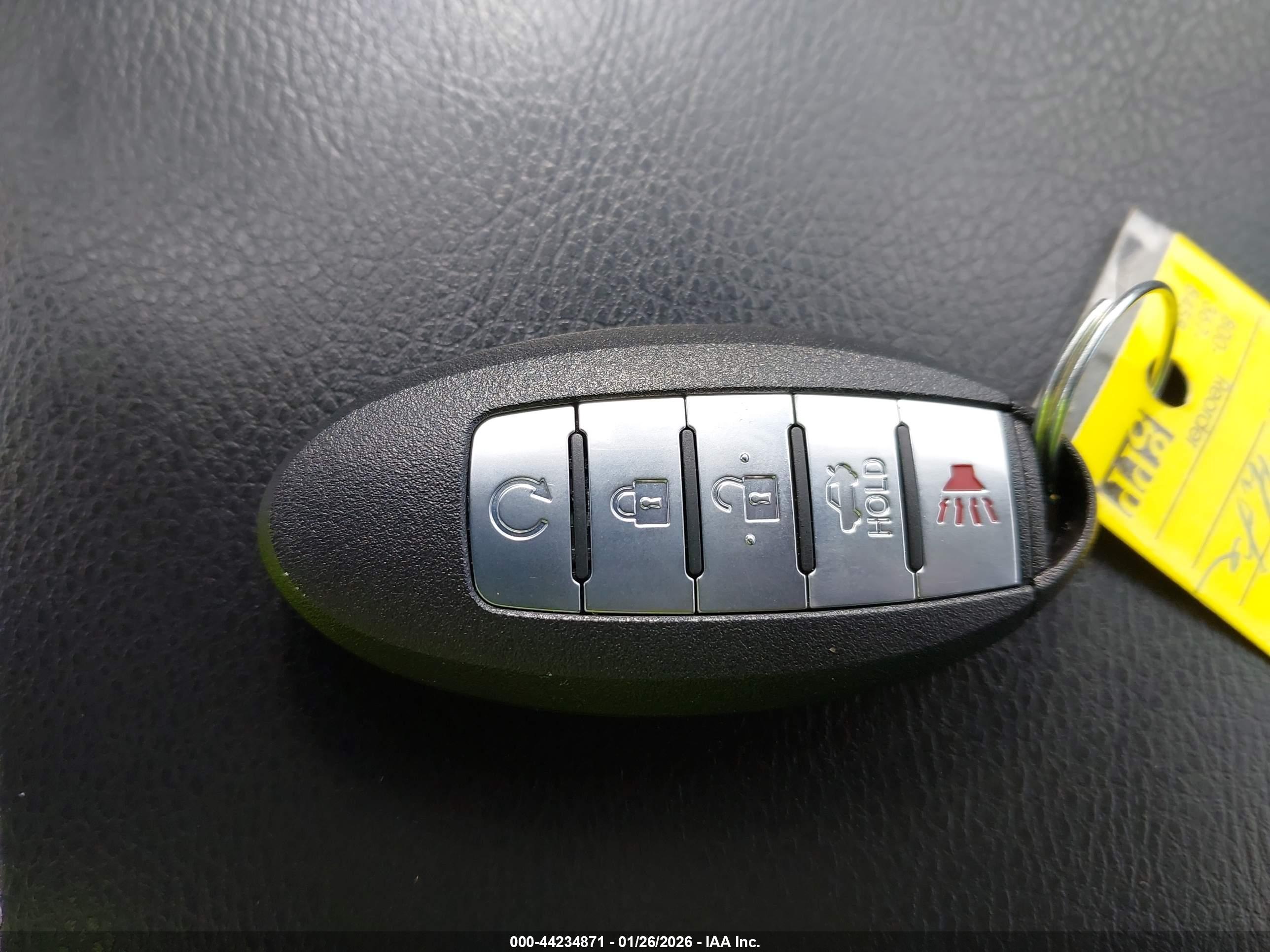 NISSAN MAXIMA image 11