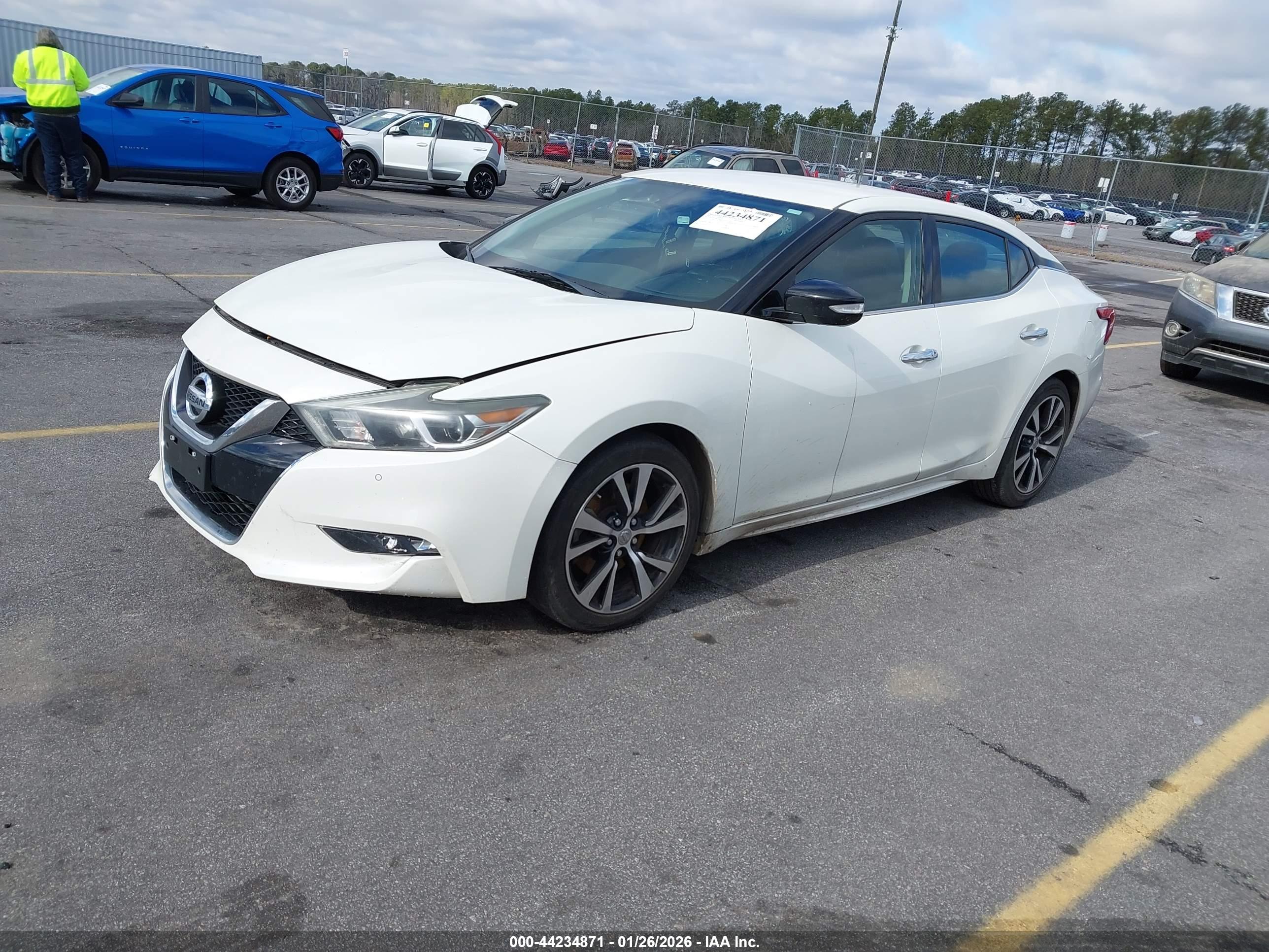 NISSAN MAXIMA image 2