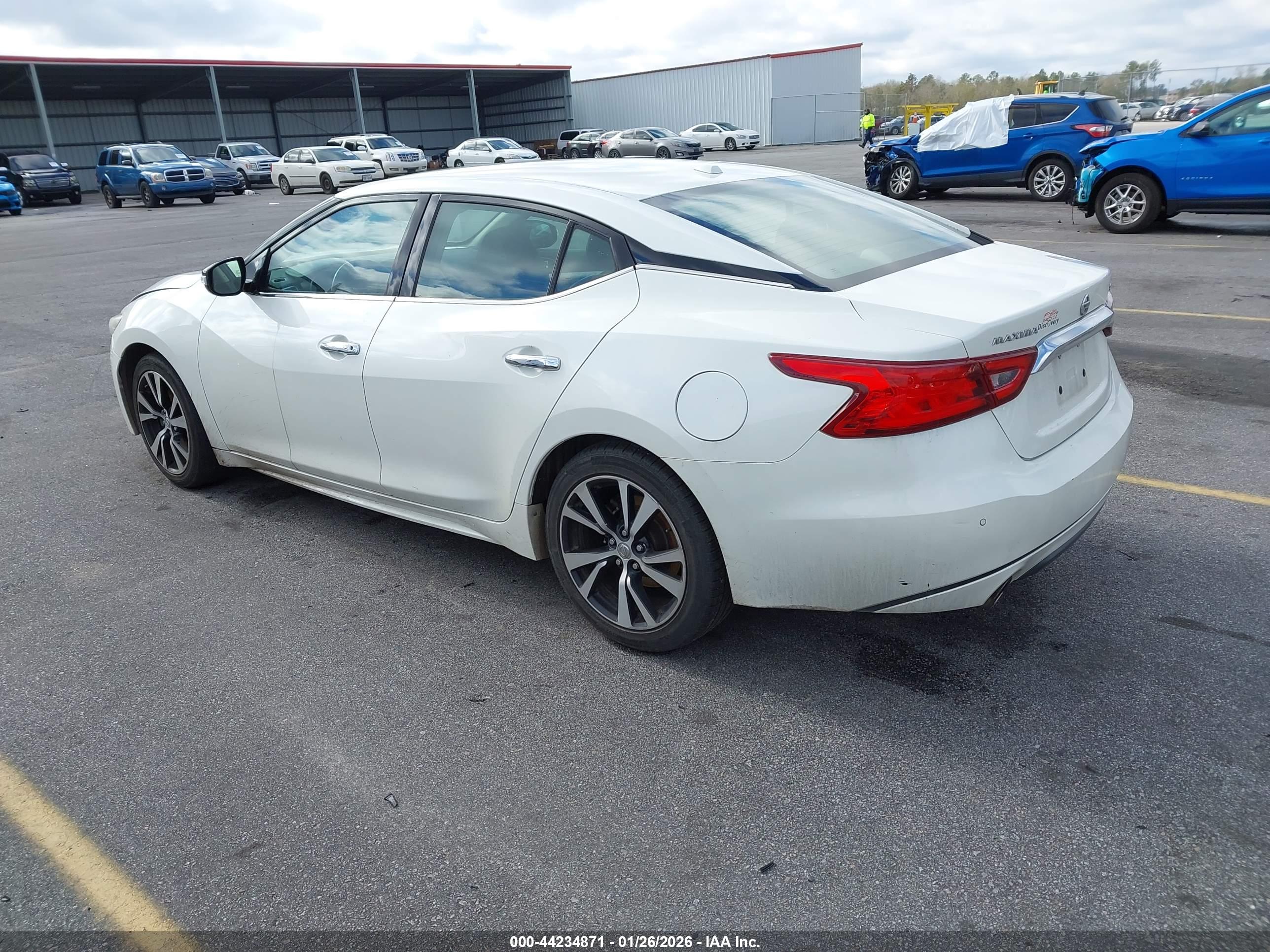 NISSAN MAXIMA image 3