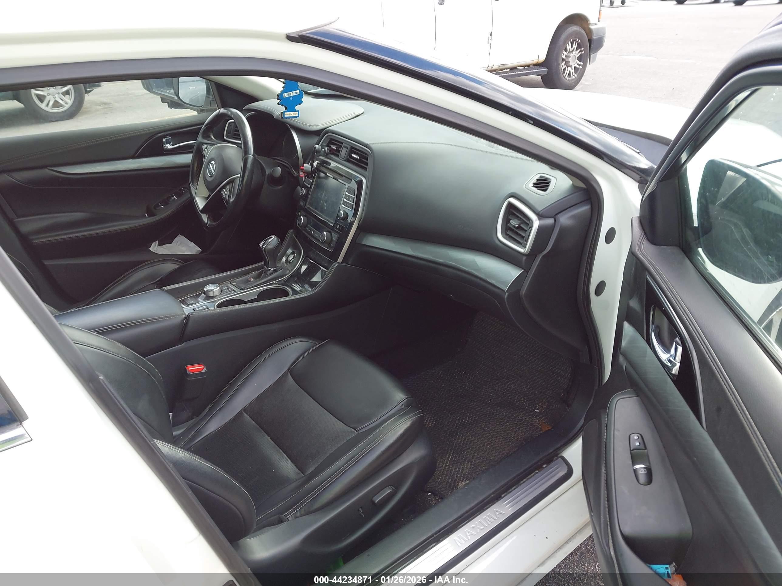 NISSAN MAXIMA image 5