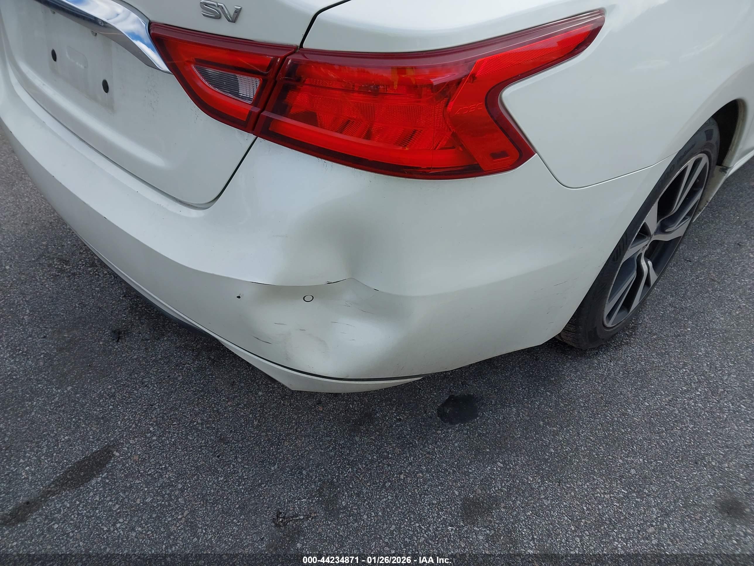 NISSAN MAXIMA image 6
