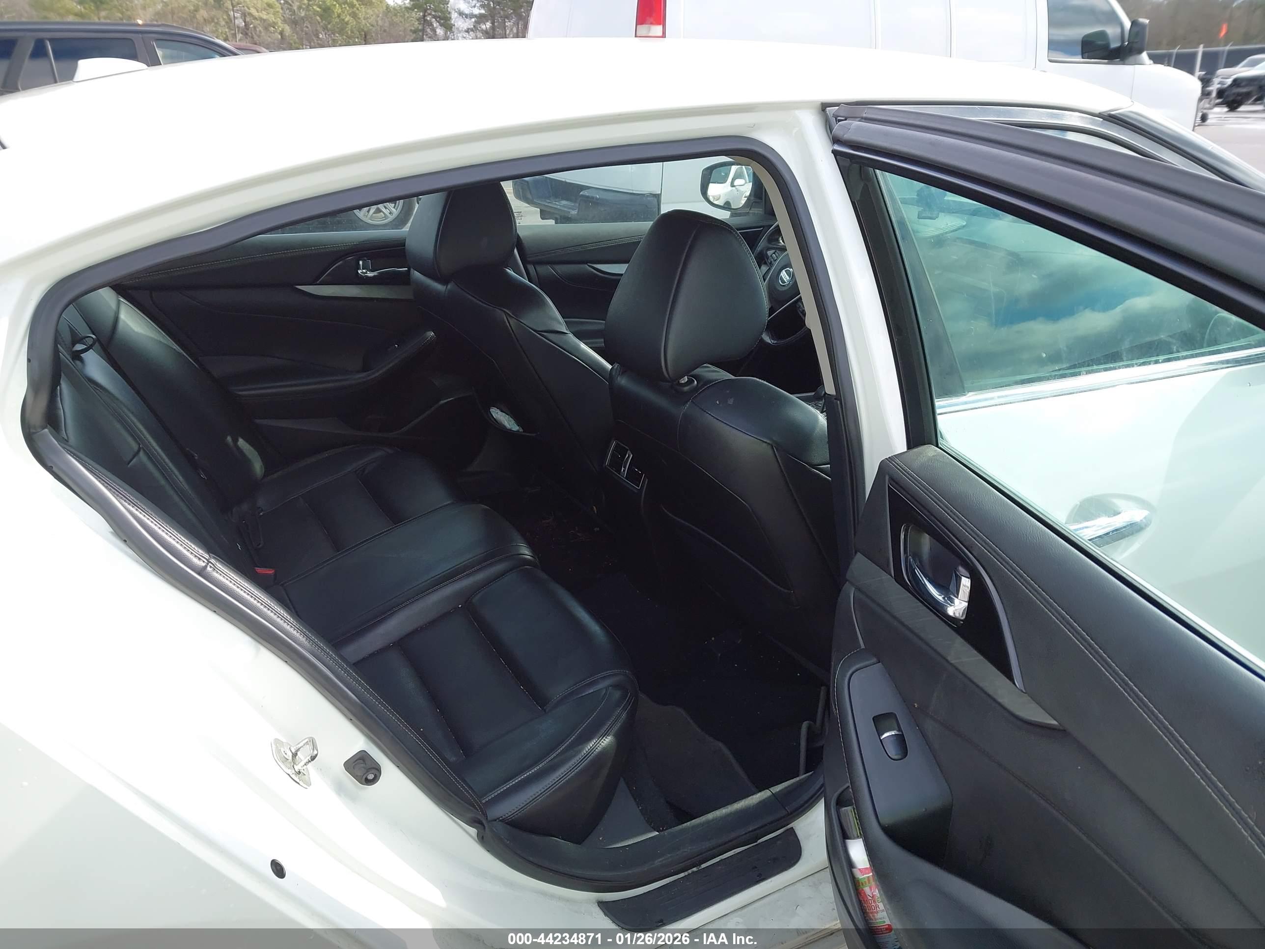 NISSAN MAXIMA image 8