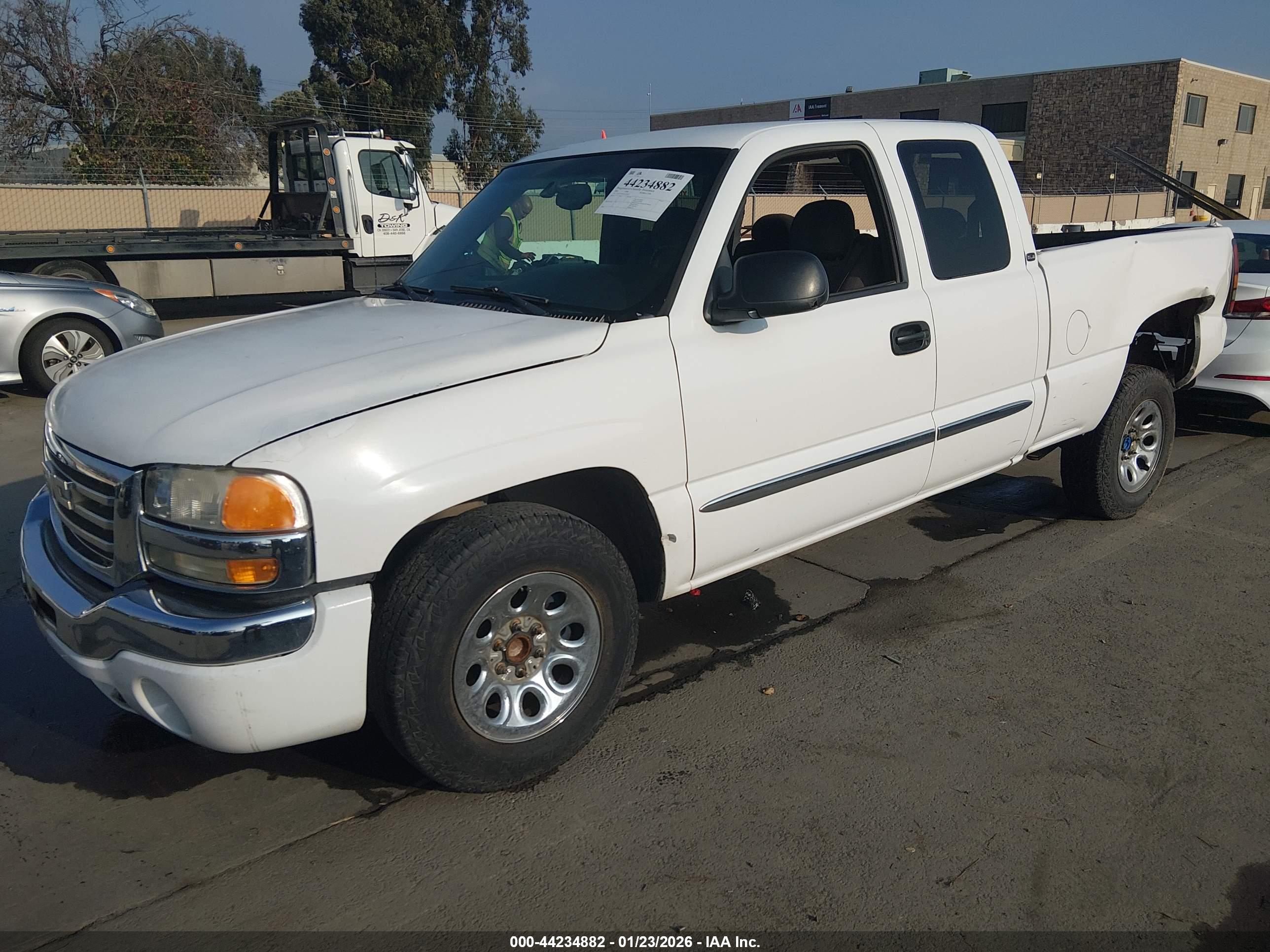 GMC SIERRA image 2