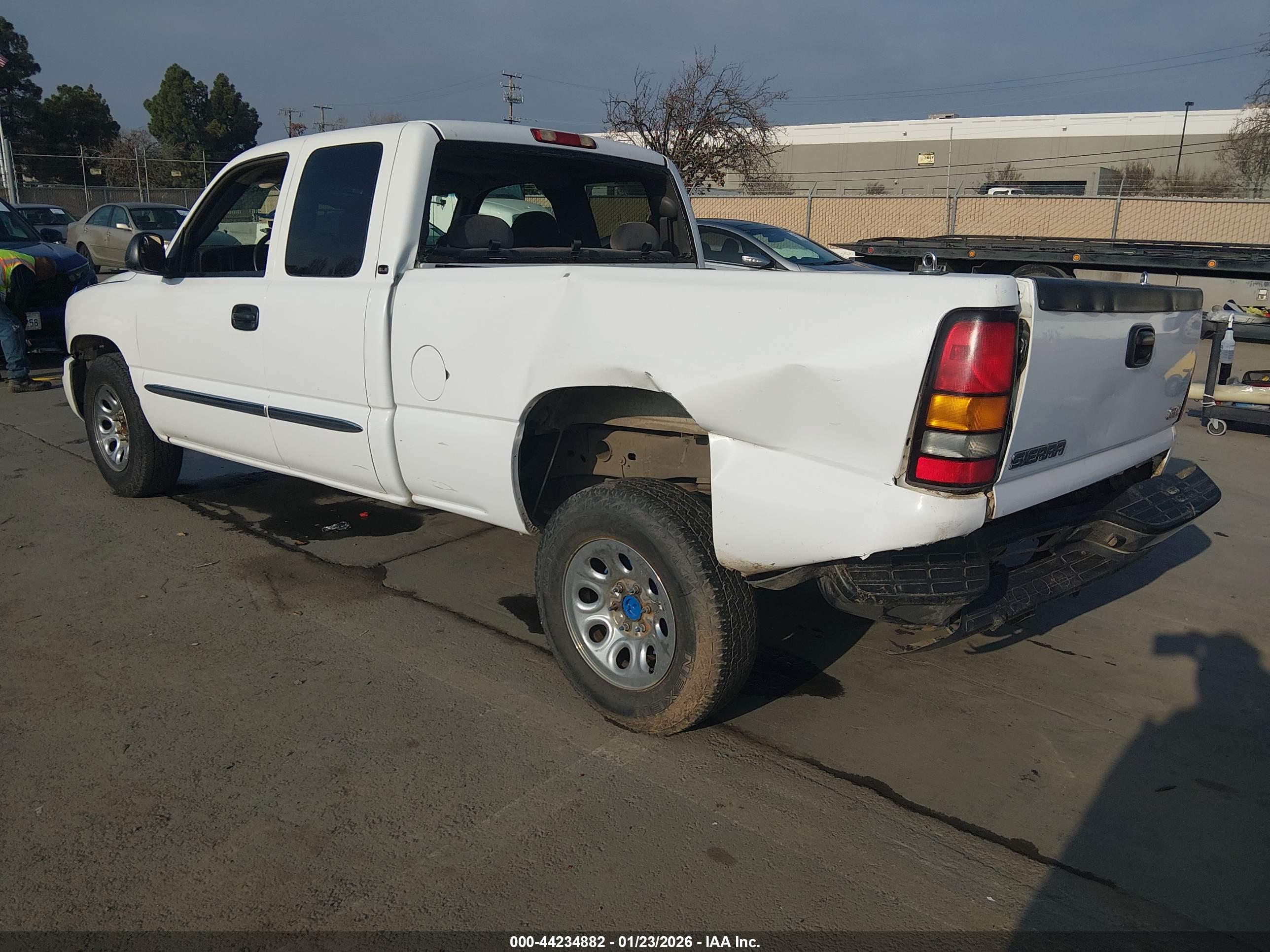 GMC SIERRA image 3