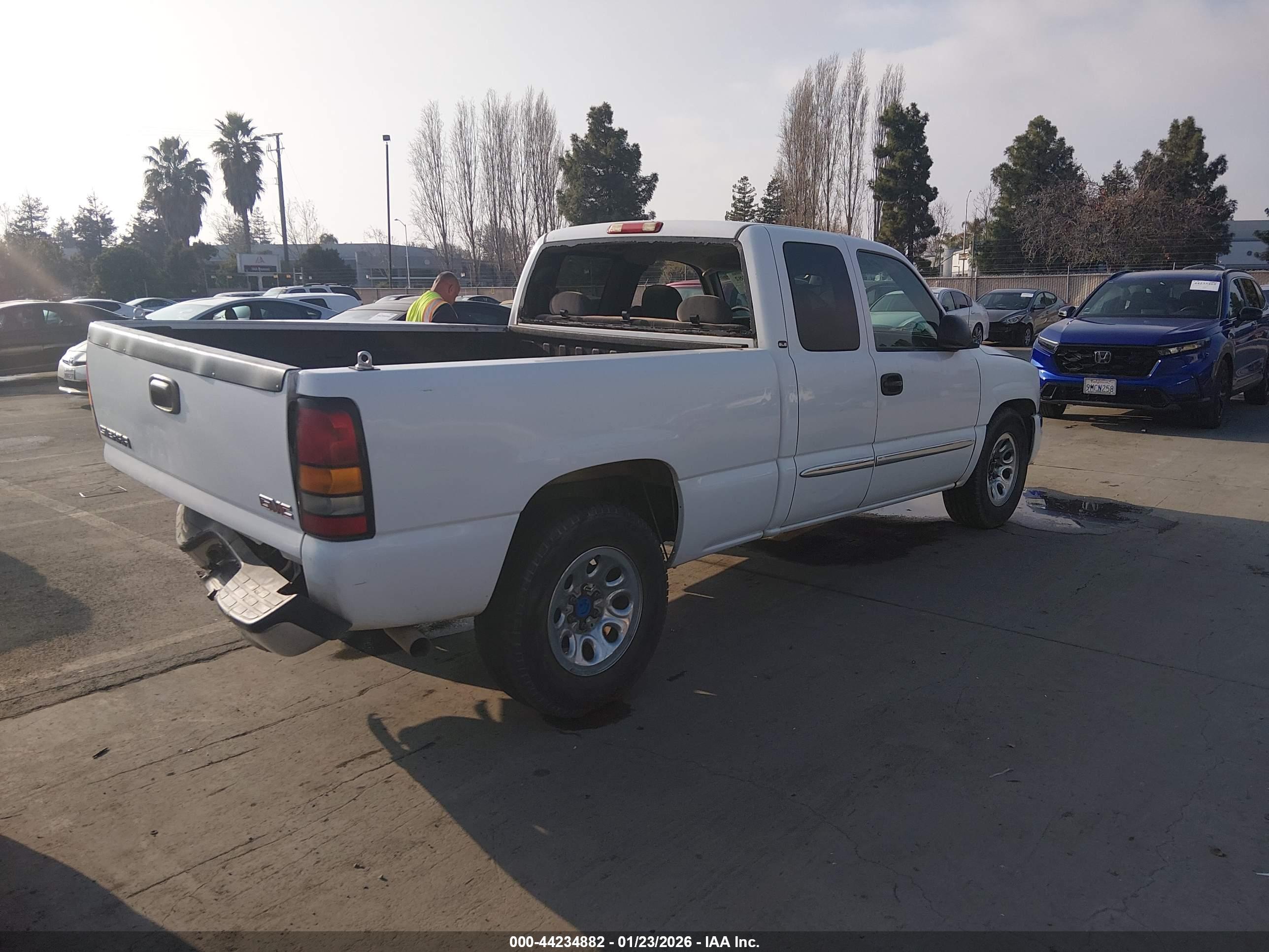 GMC SIERRA image 4