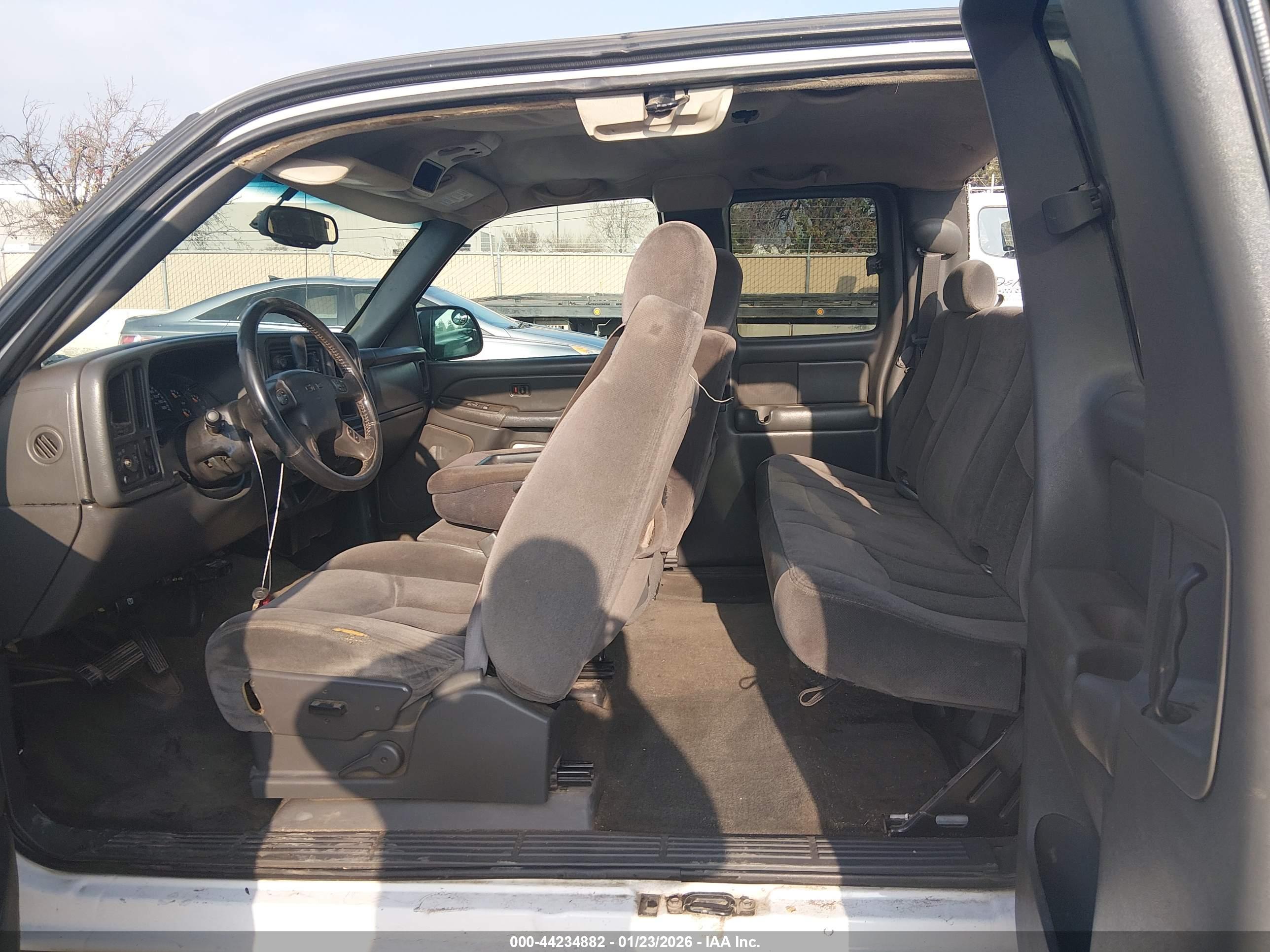 GMC SIERRA image 8