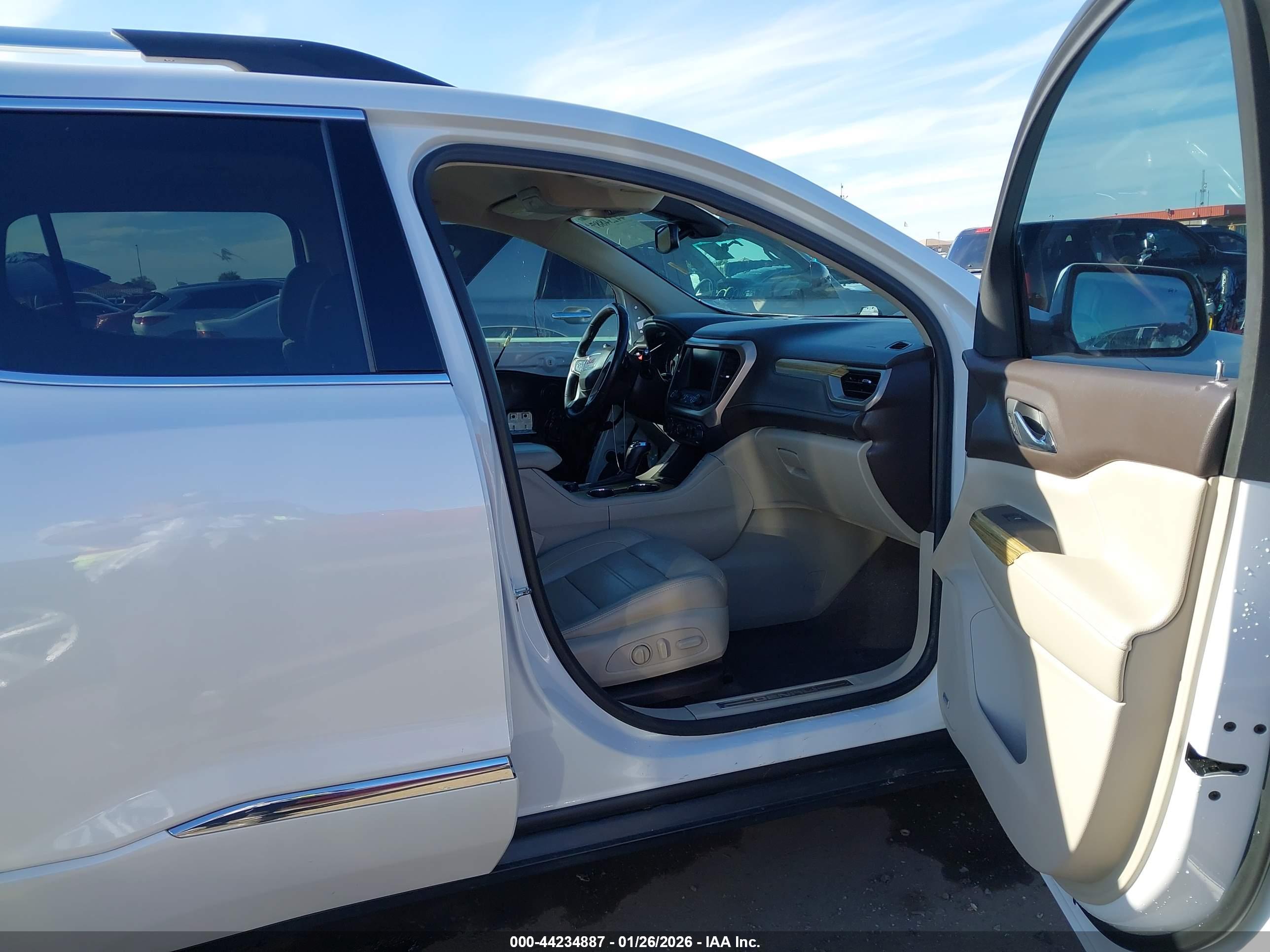 GMC ACADIA image 5