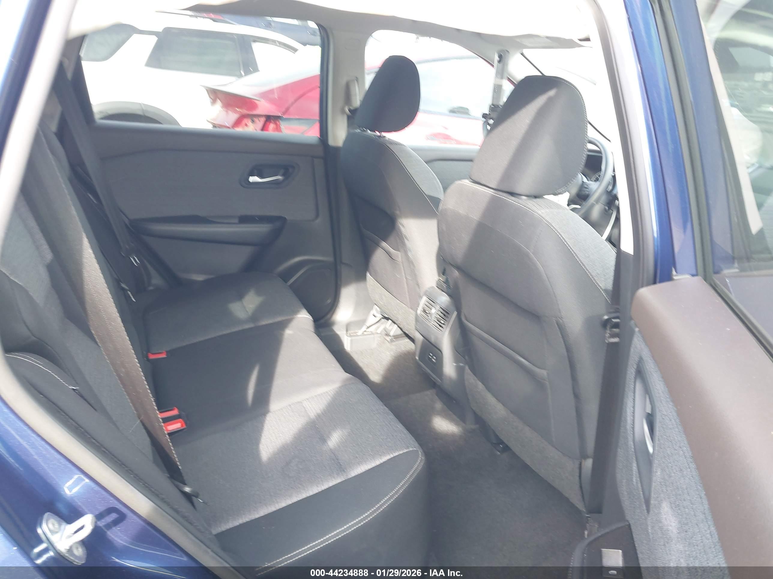 NISSAN ROGUE image 8
