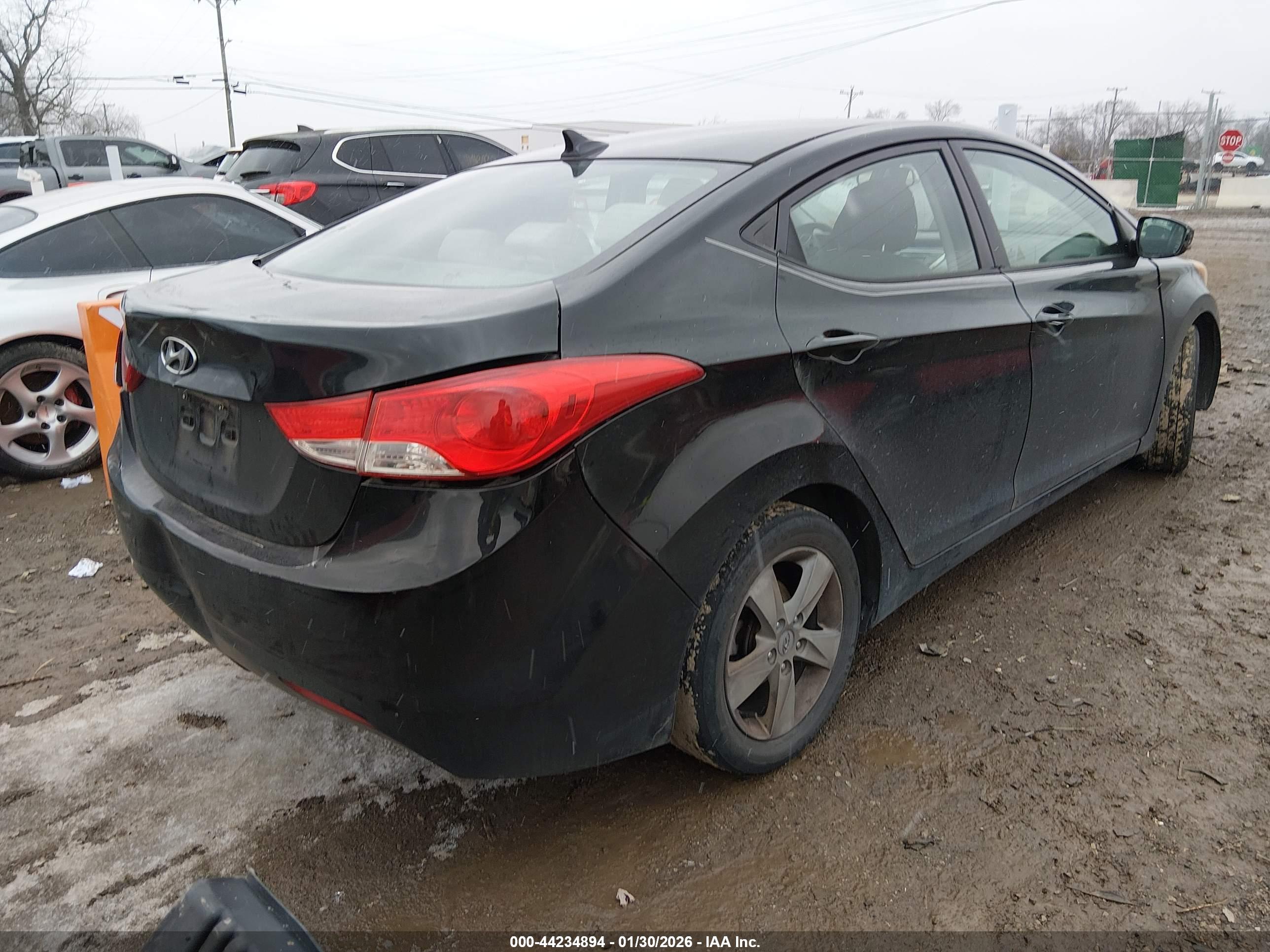 HYUNDAI ELANTRA image 4