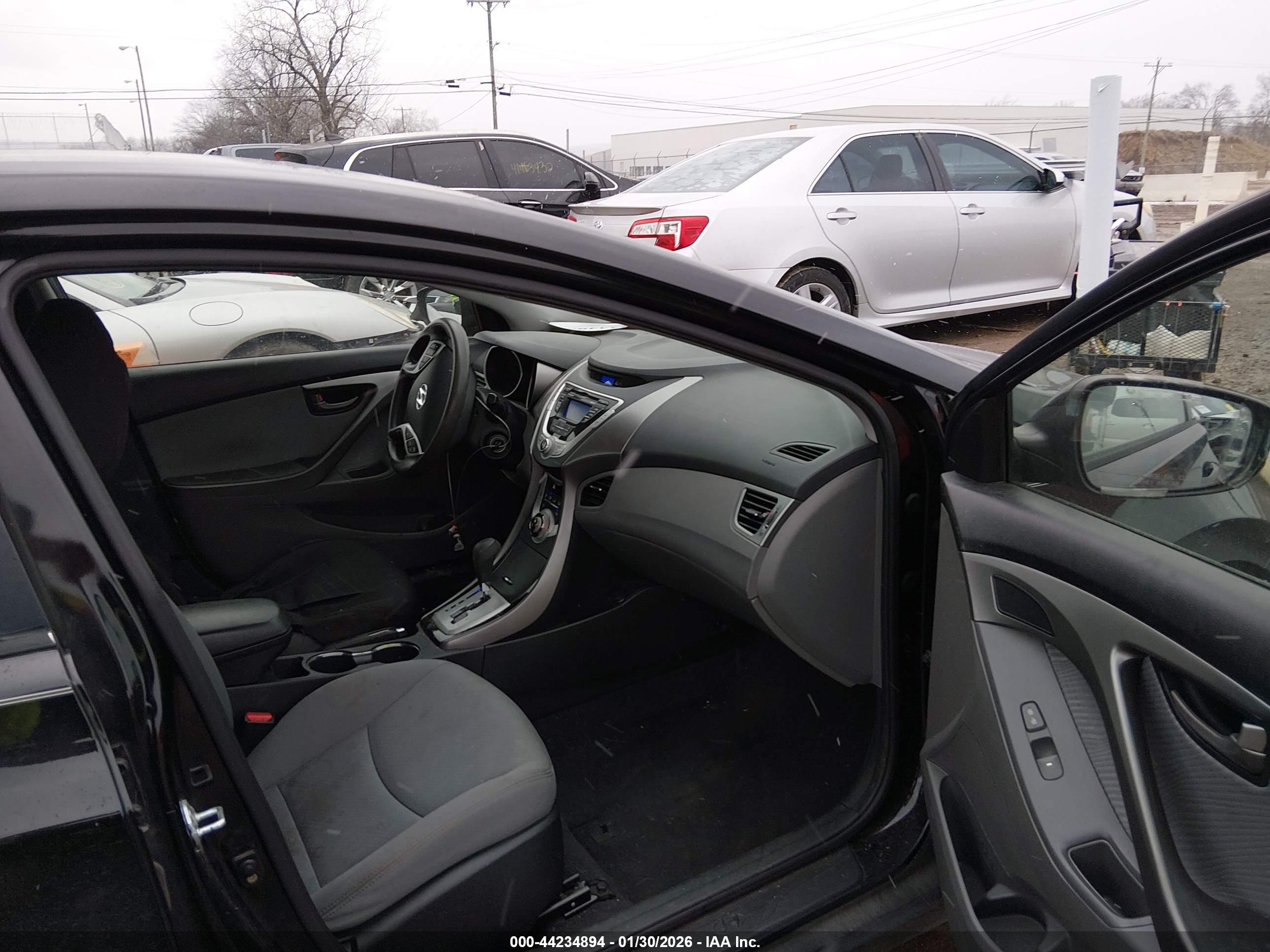 HYUNDAI ELANTRA image 5