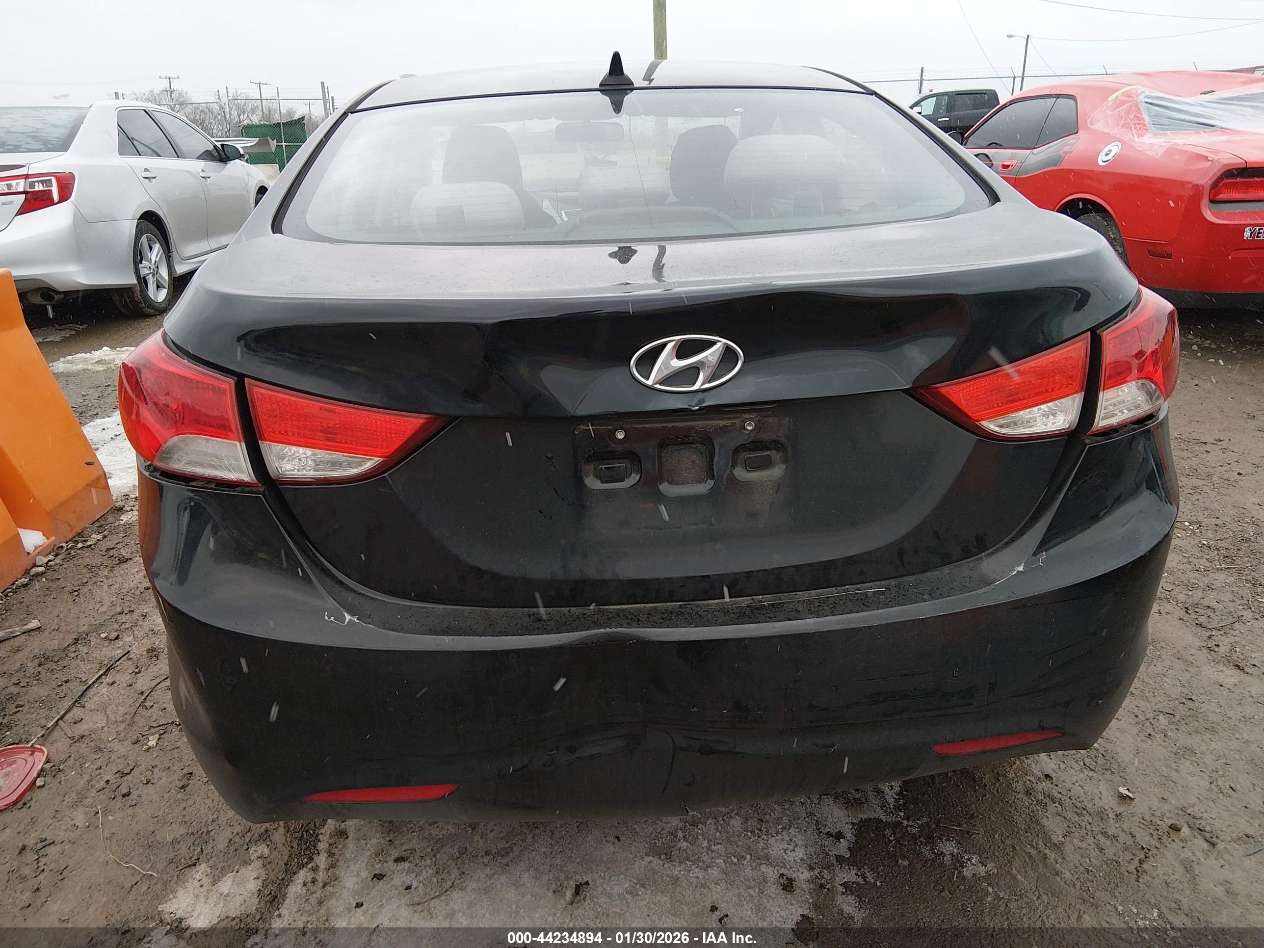 HYUNDAI ELANTRA image 6
